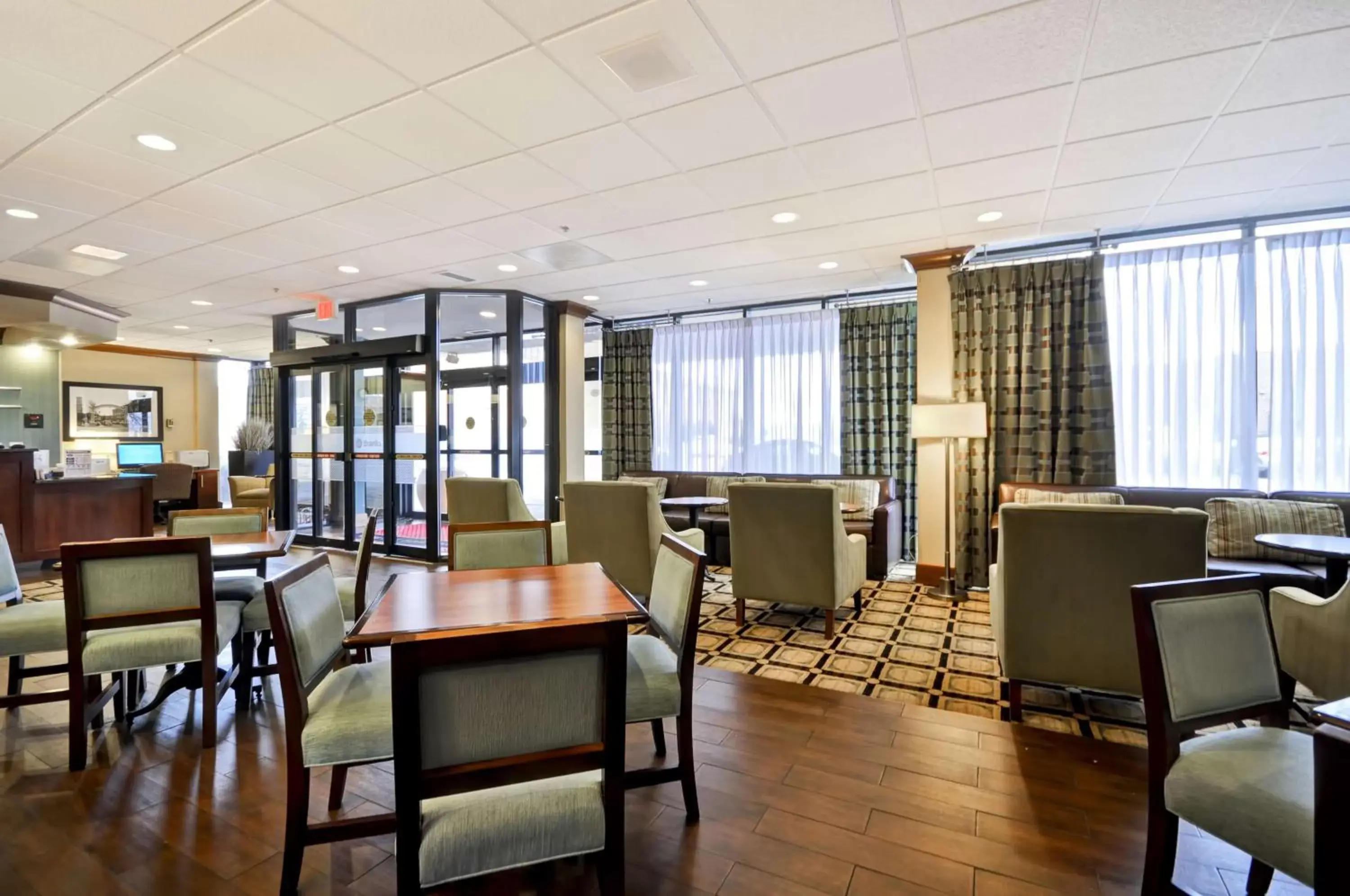 Lobby or reception, Restaurant/Places to Eat in Hampton Inn Chicago-Gurnee