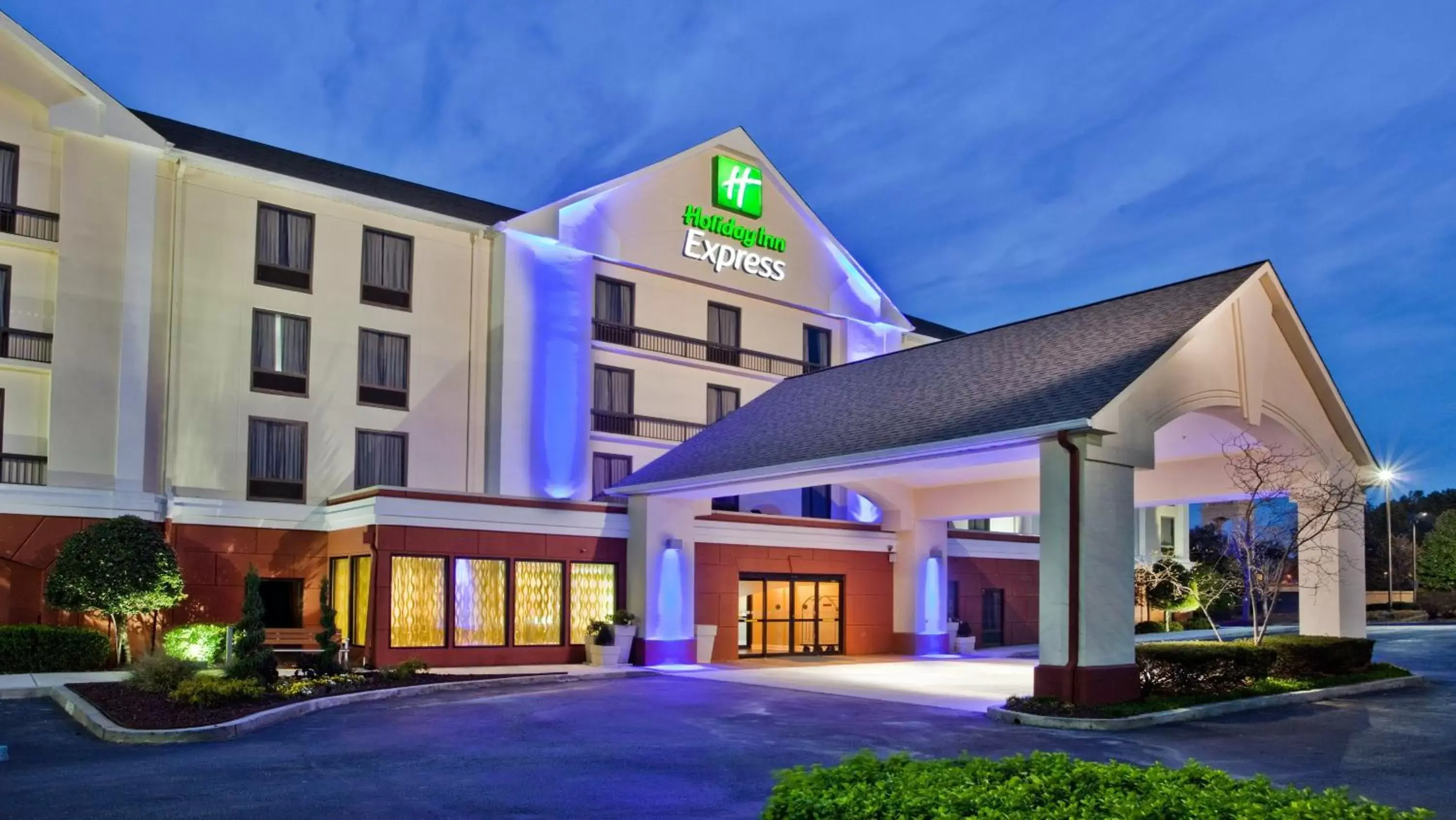 Property Building in Holiday Inn Express Atlanta West - Theme Park Area, an IHG Hotel