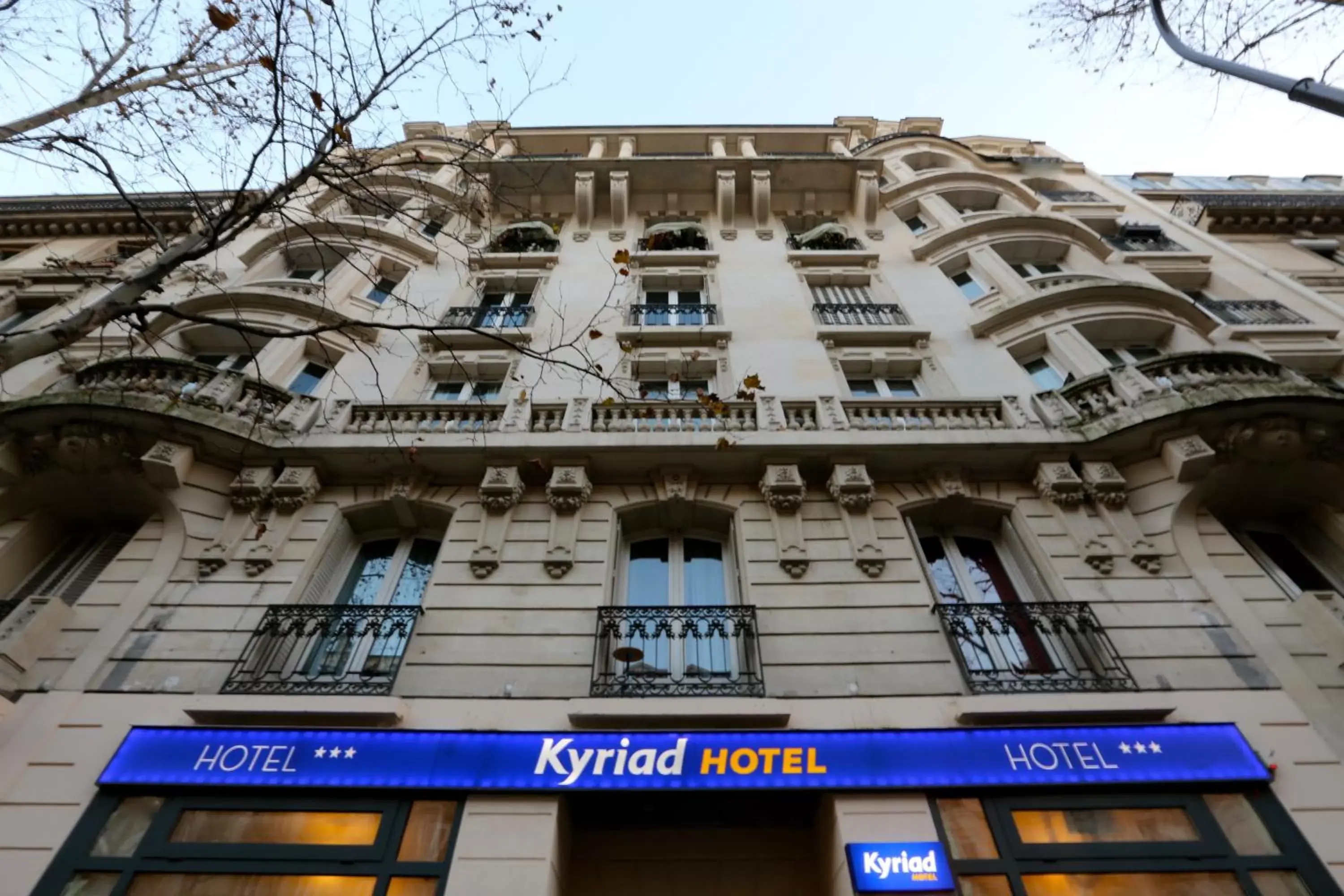 Facade/entrance, Property Building in Kyriad Paris 18 - Porte de Clignancourt - Montmartre