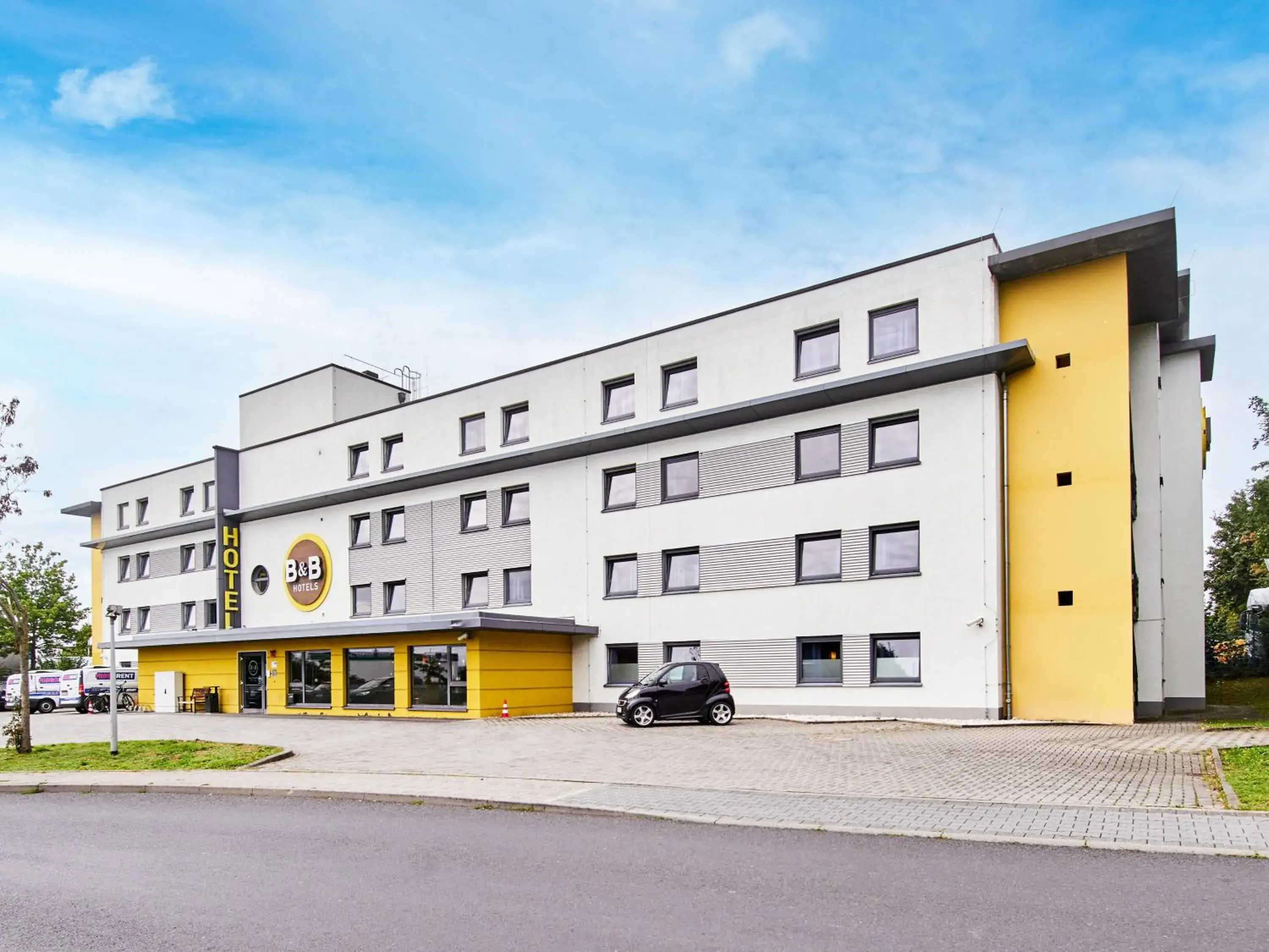 Property Building in B&B Hotel Frankfurt-Nord