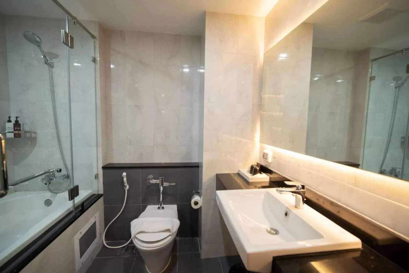 Bathroom in Lewit Hotel Pattaya, a member of Radisson Individuals