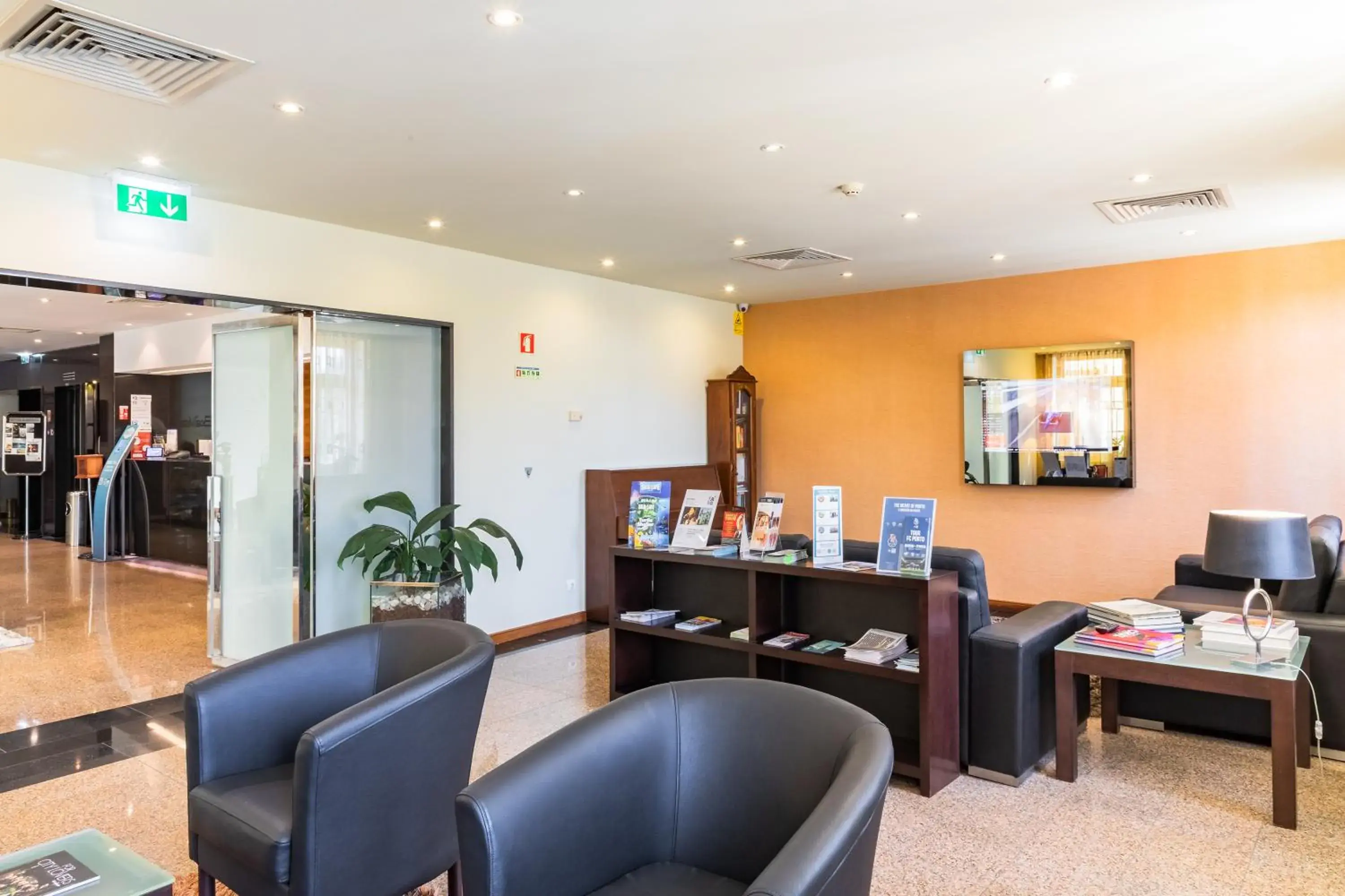 Communal lounge/ TV room in Hotel Boa - Vista
