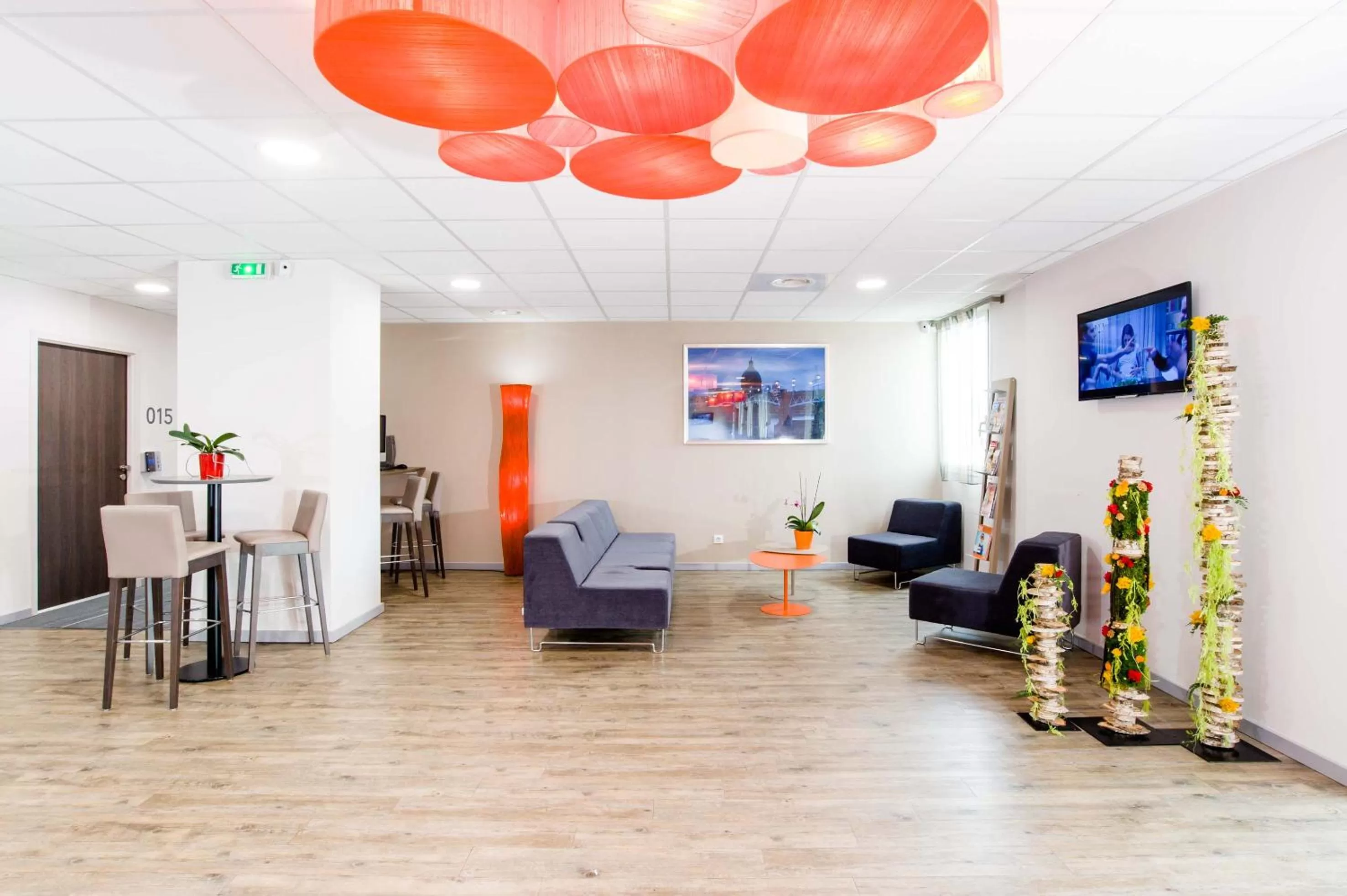 Communal lounge/ TV room in Dios Hotel