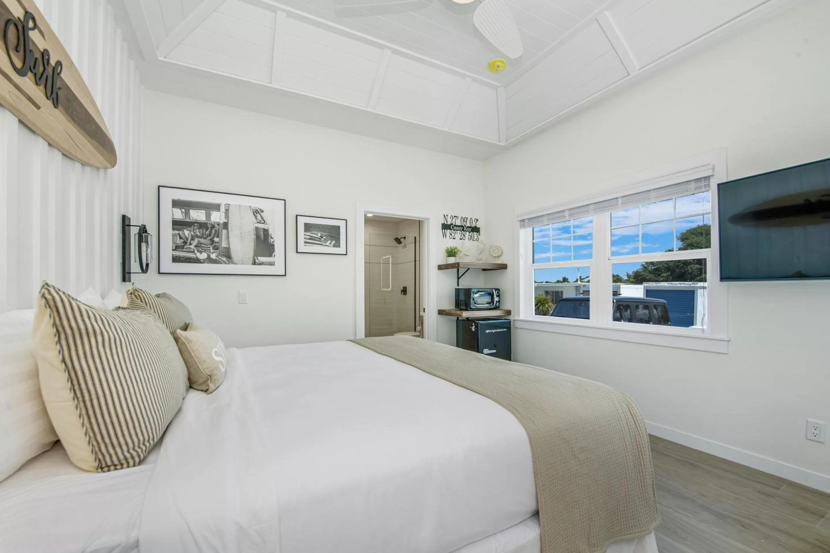 Bed in Casey Key Resorts - Beachfront