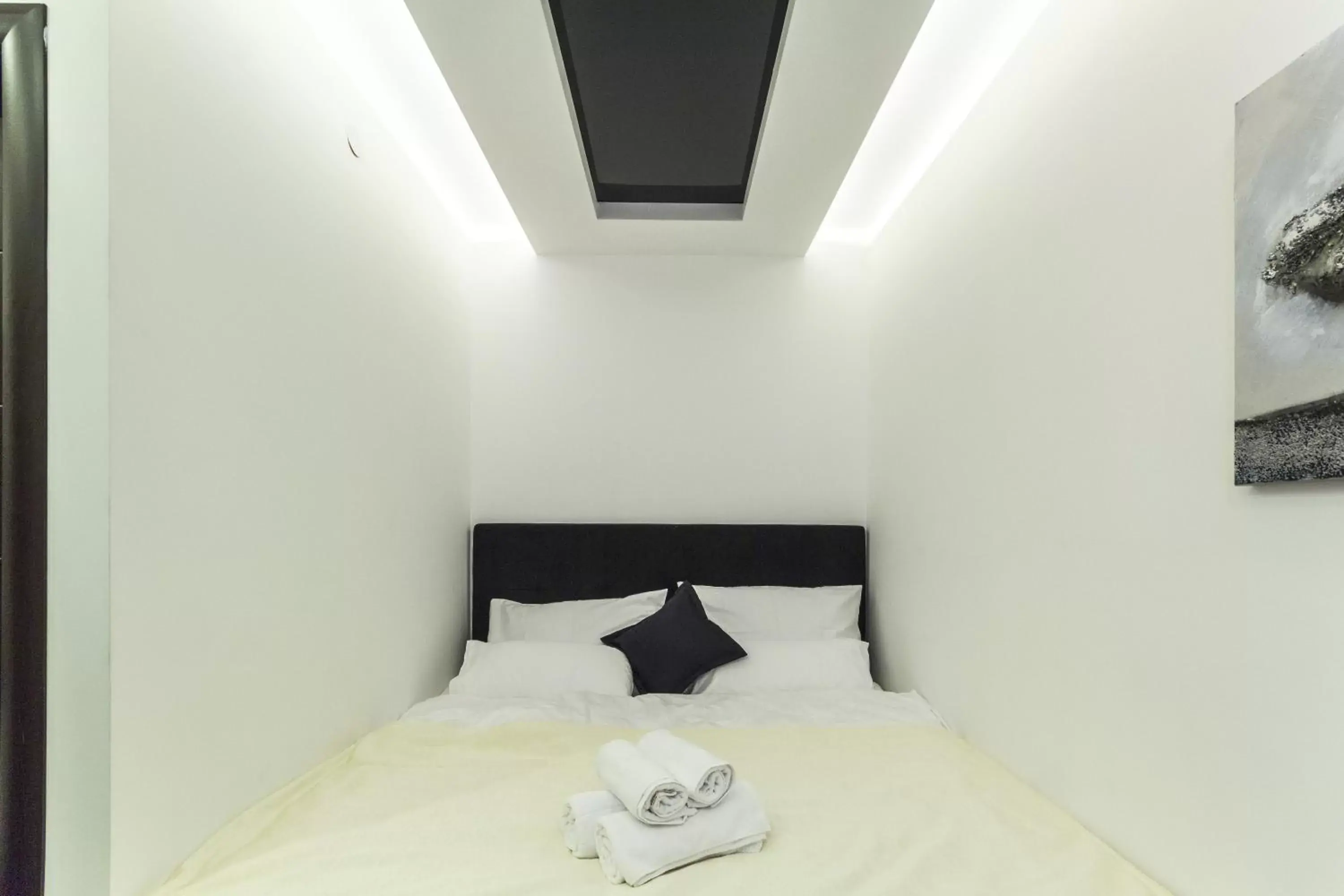 Economy Double Room - Basement with no window in Madison - Square Sava Economy Double Room - Basement with no window in Madison - Square Sava