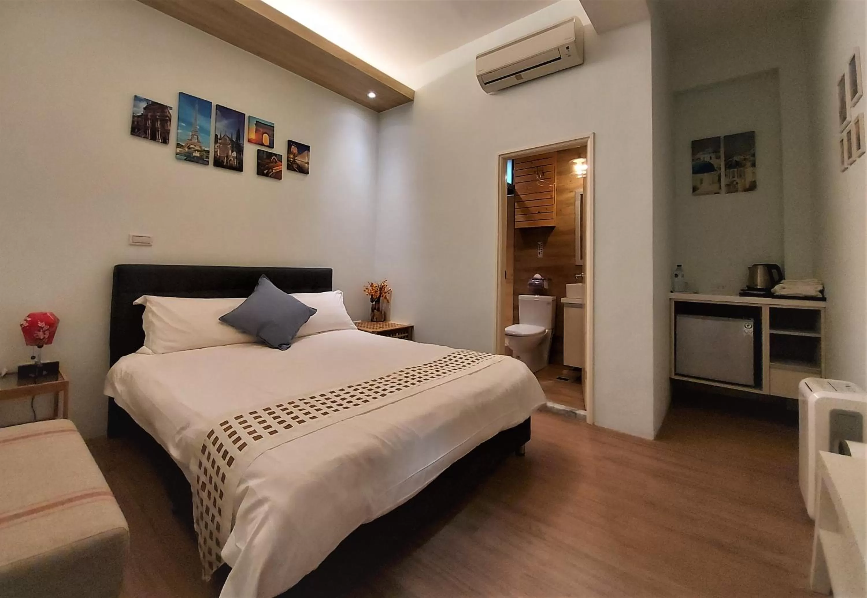 Photo of the whole room, Bed in Dosun B&B