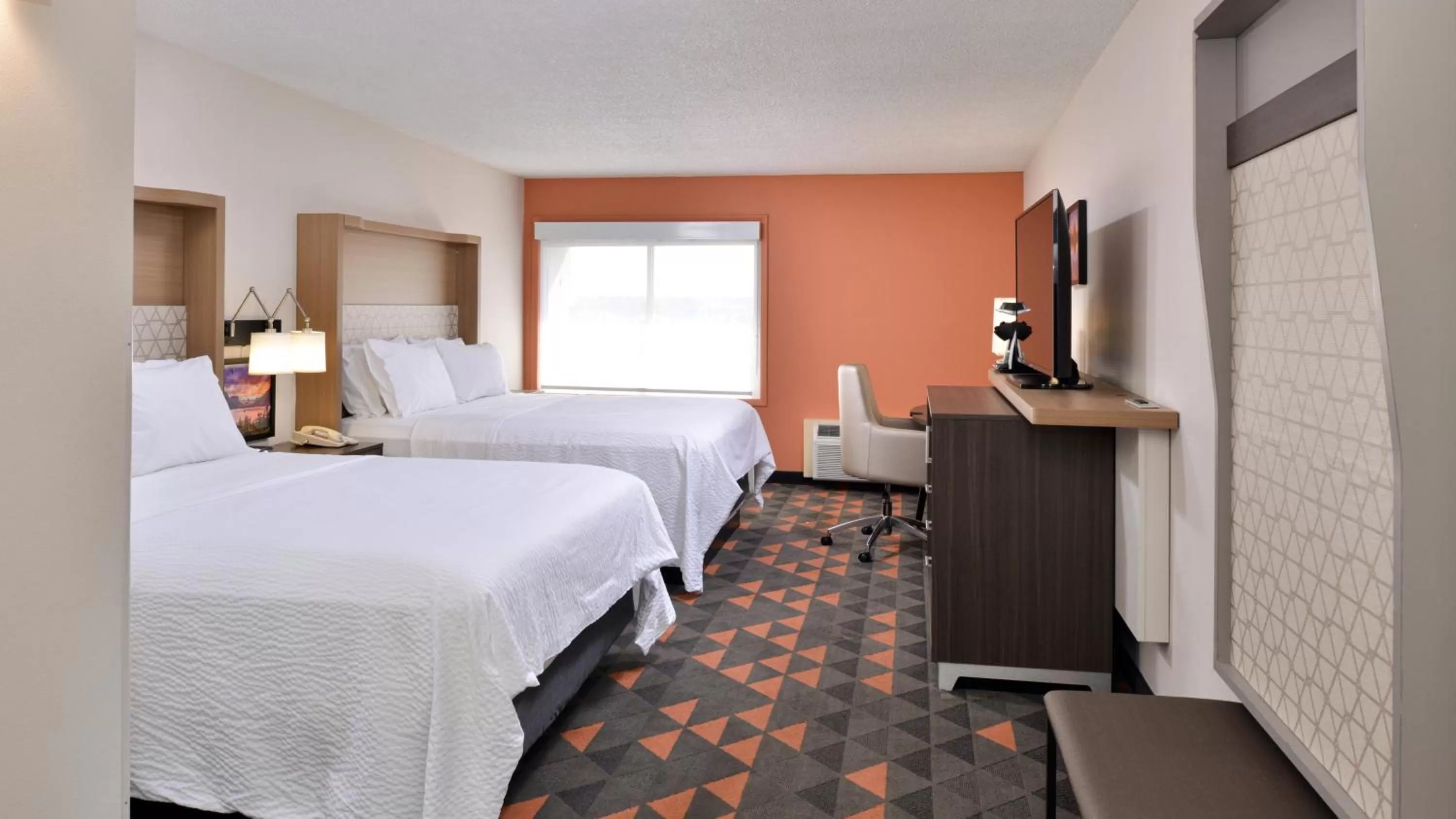 Photo of the whole room, Bed in Holiday Inn Great Falls-Convention Center by IHG