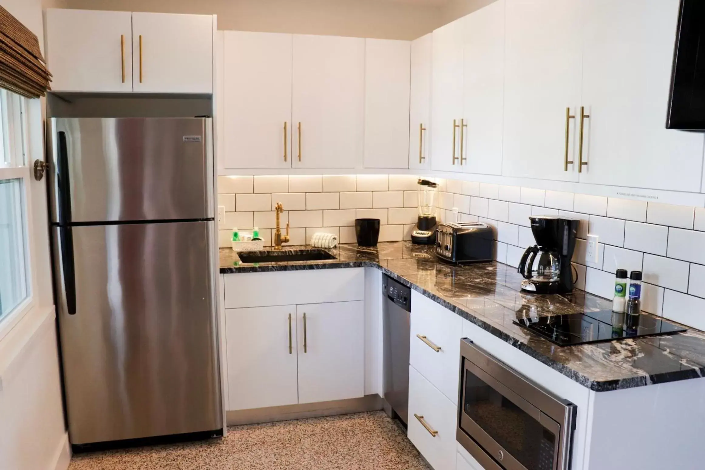 Kitchen/Kitchenette in Captiva Beach Resort (open private beach access)