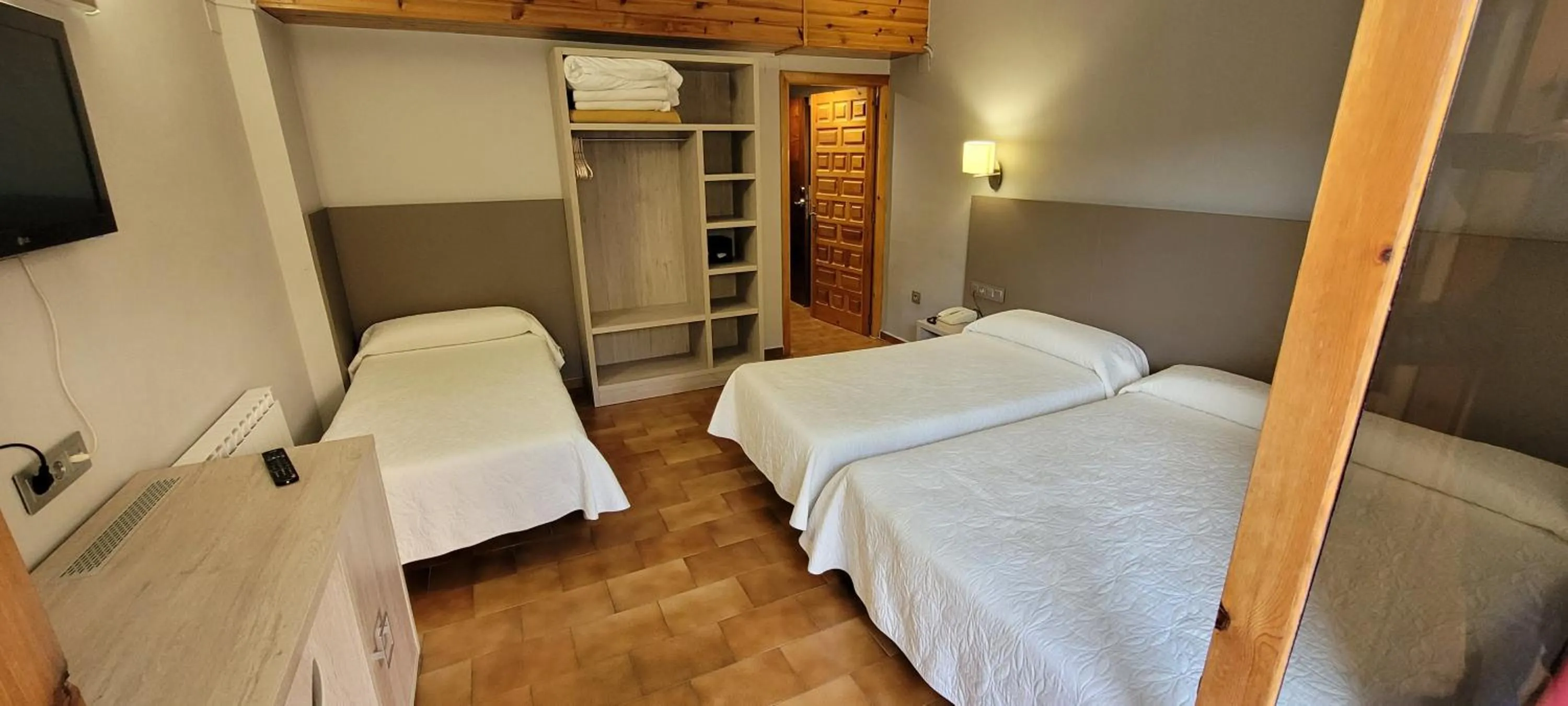 Photo of the whole room, Bed in Hotel Meson de L’Ainsa