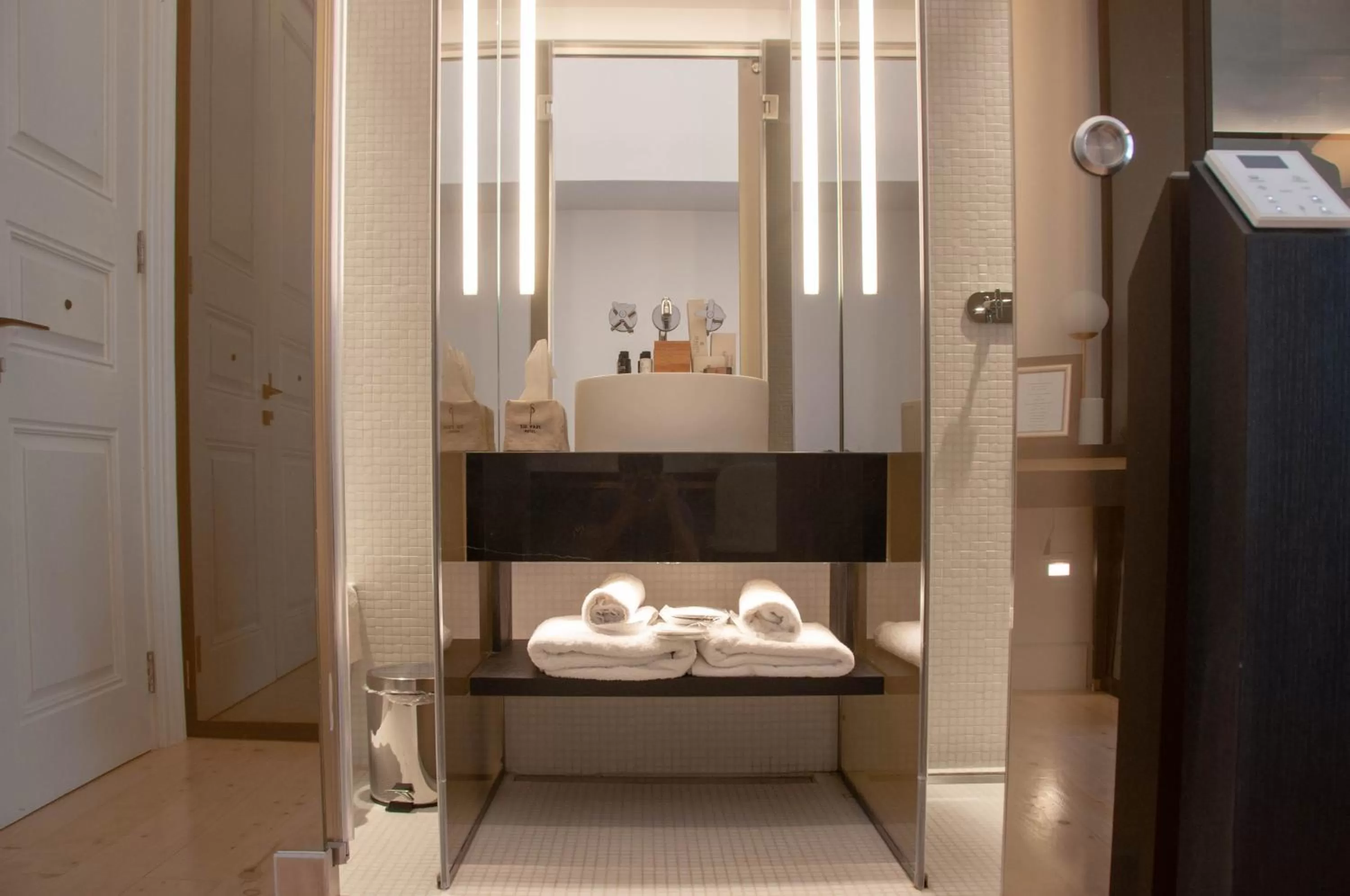 Shower in S Paul City Hotel