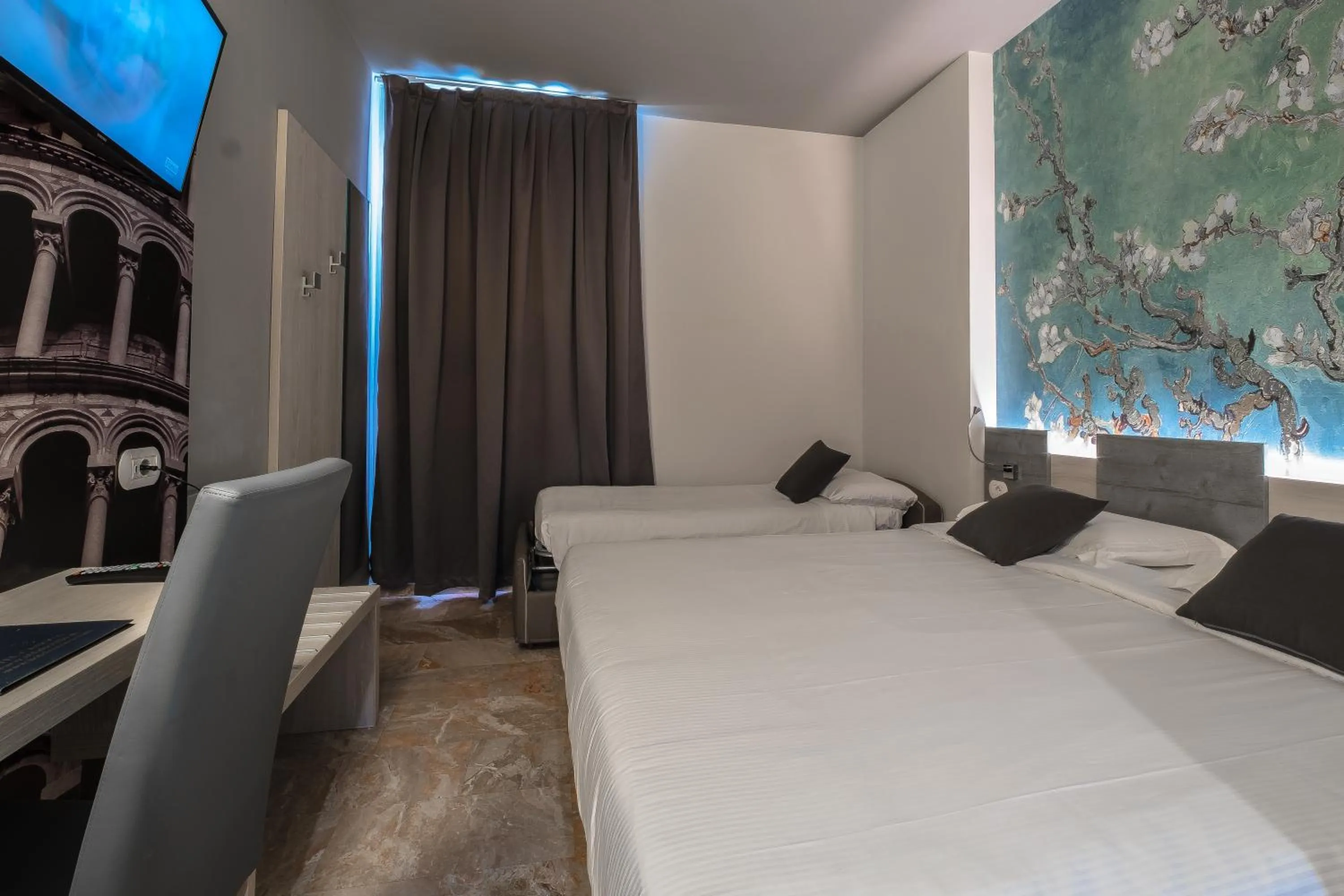 Photo of the whole room, Bed in Canova Hotel