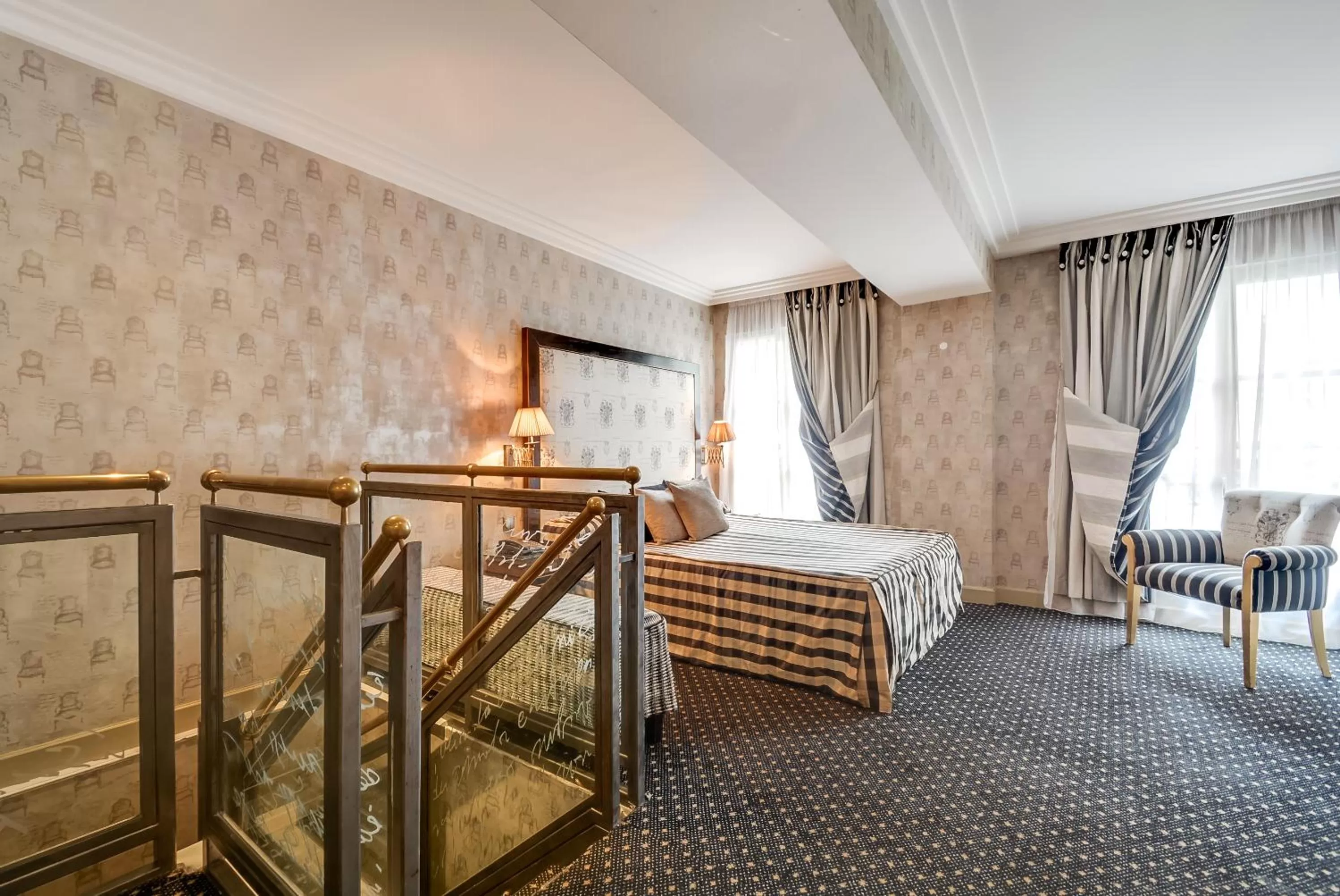 Photo of the whole room, Bed in Villa Lutèce Port Royal