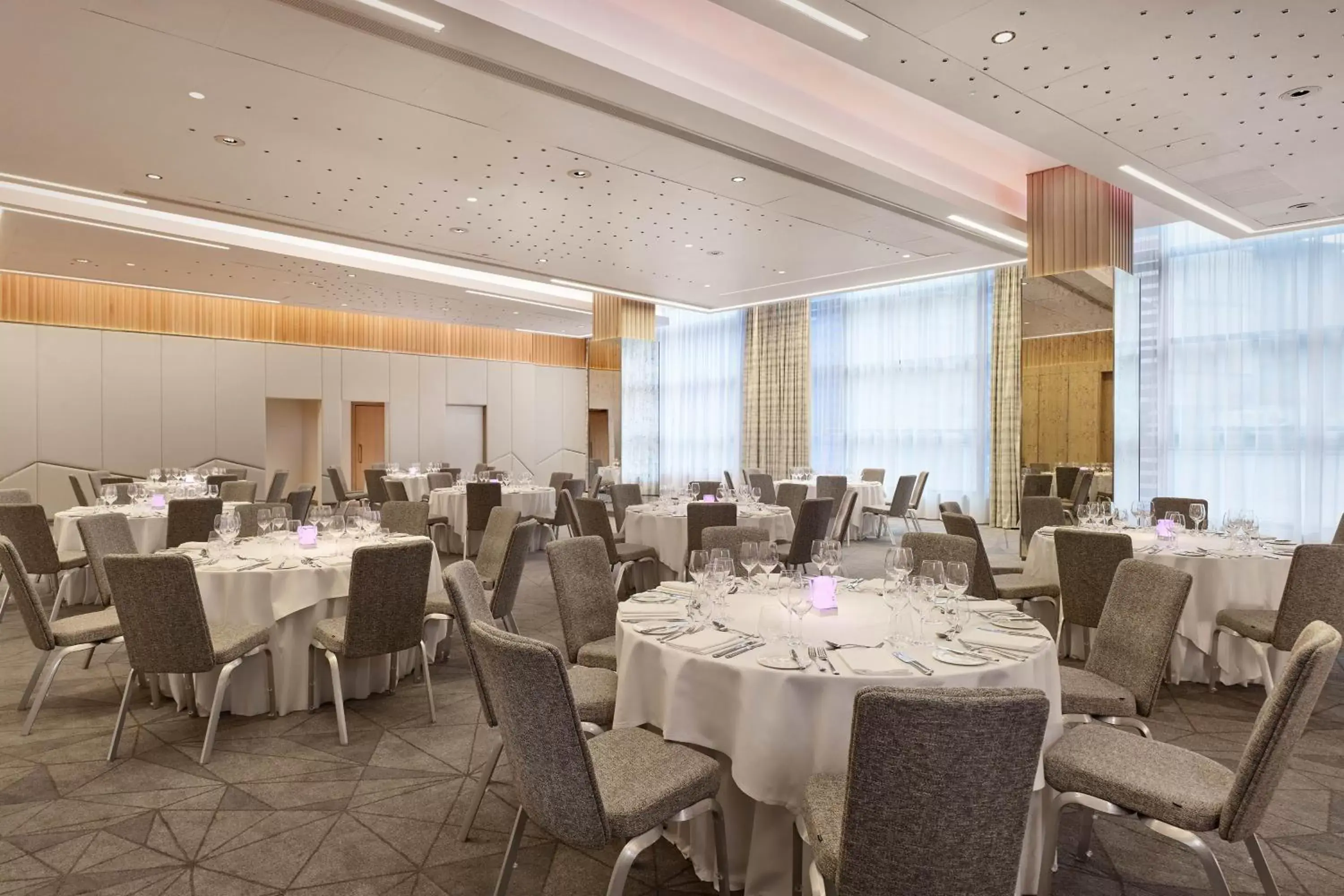 Meeting/conference room, Restaurant/Places to Eat in Sheraton Grand Hotel & Spa