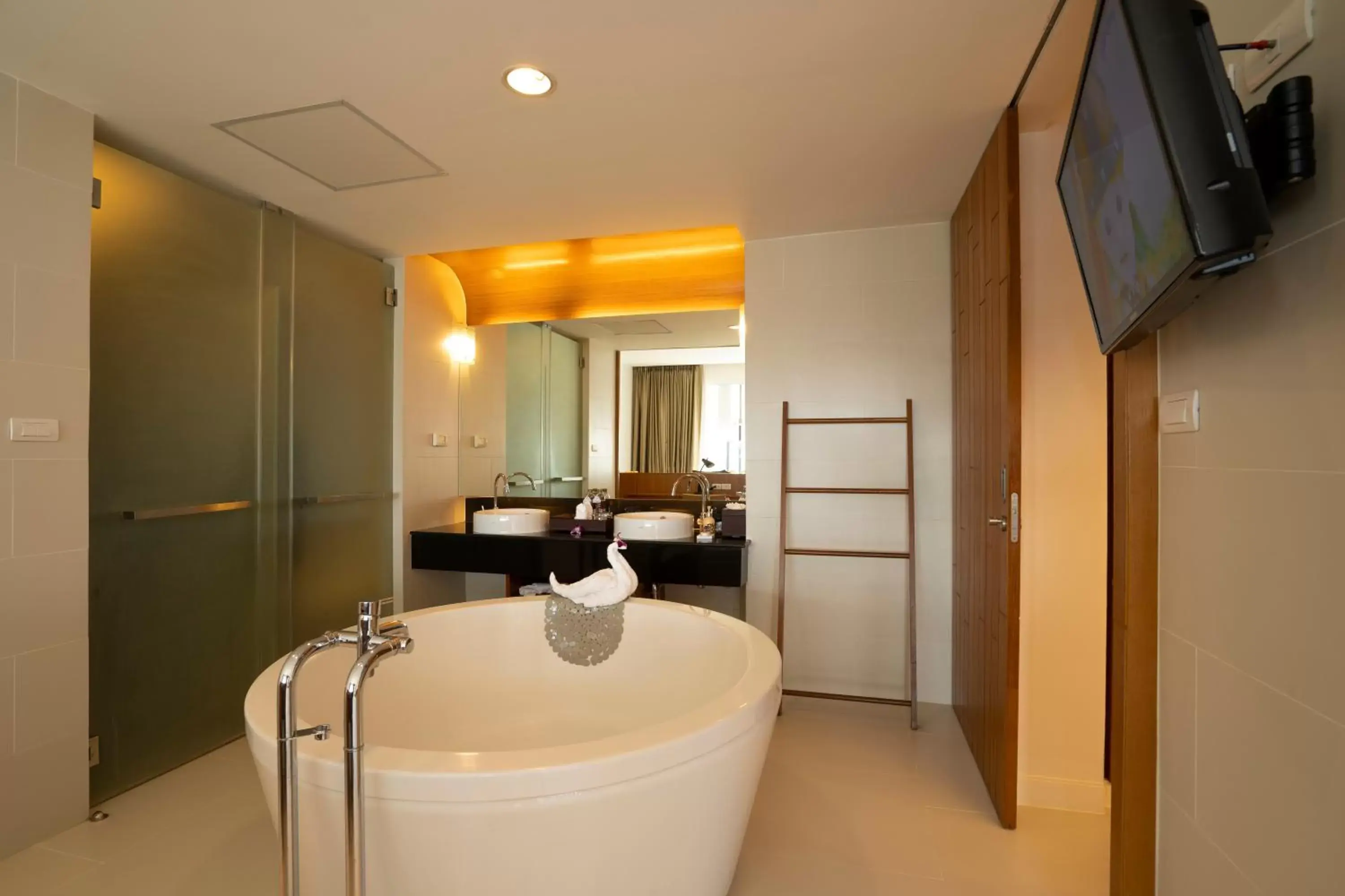 Hot Tub, Bathroom in G Hua Hin Resort & Mall