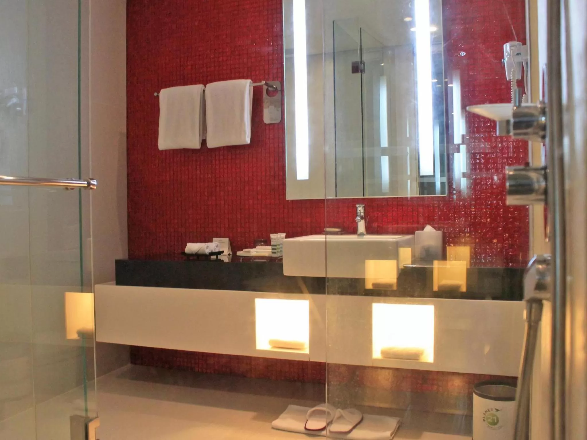 Bathroom in Mercure Jakarta Simatupang