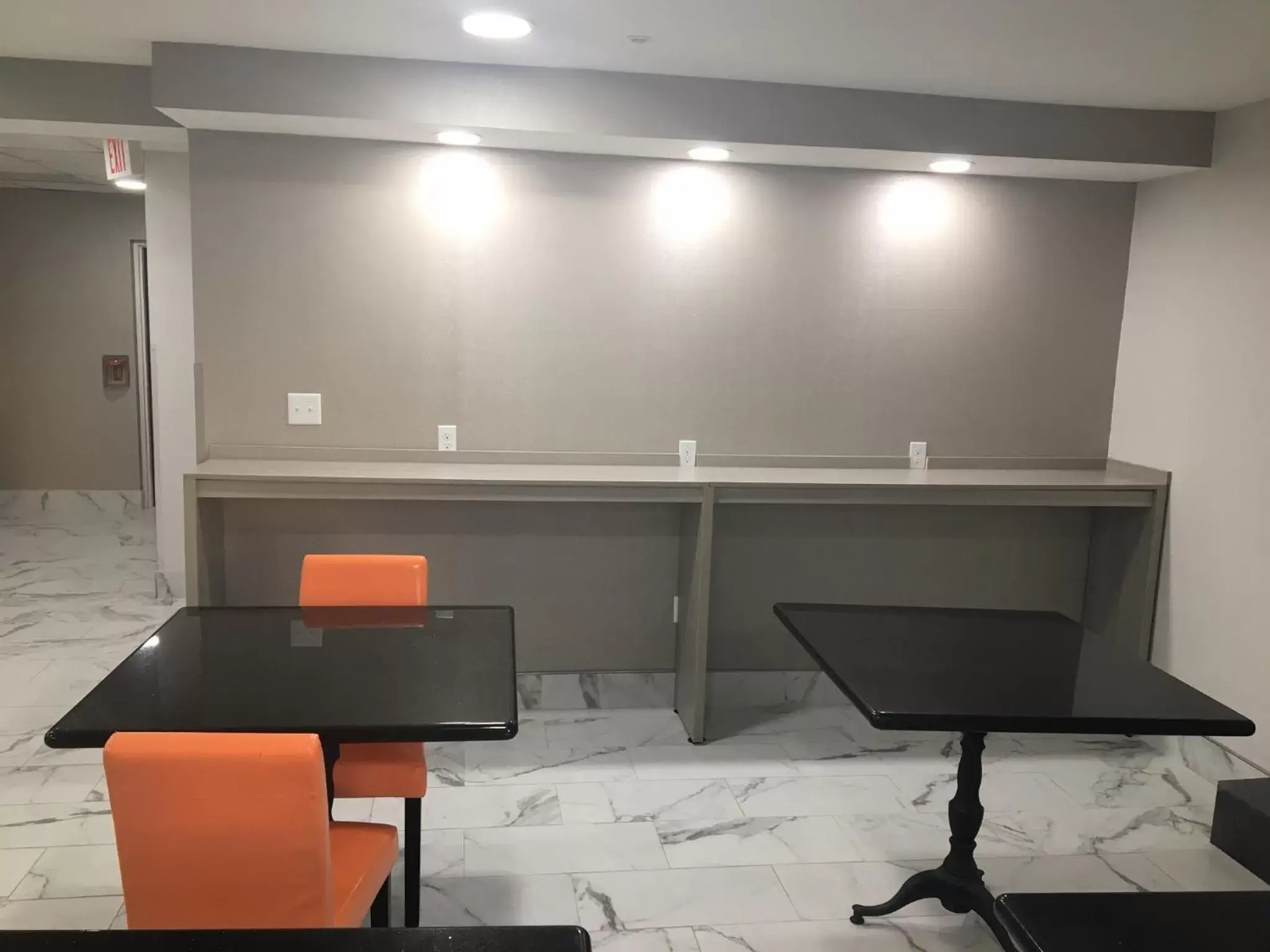 Seating area in Microtel Inn by Wyndham Charlotte Airport