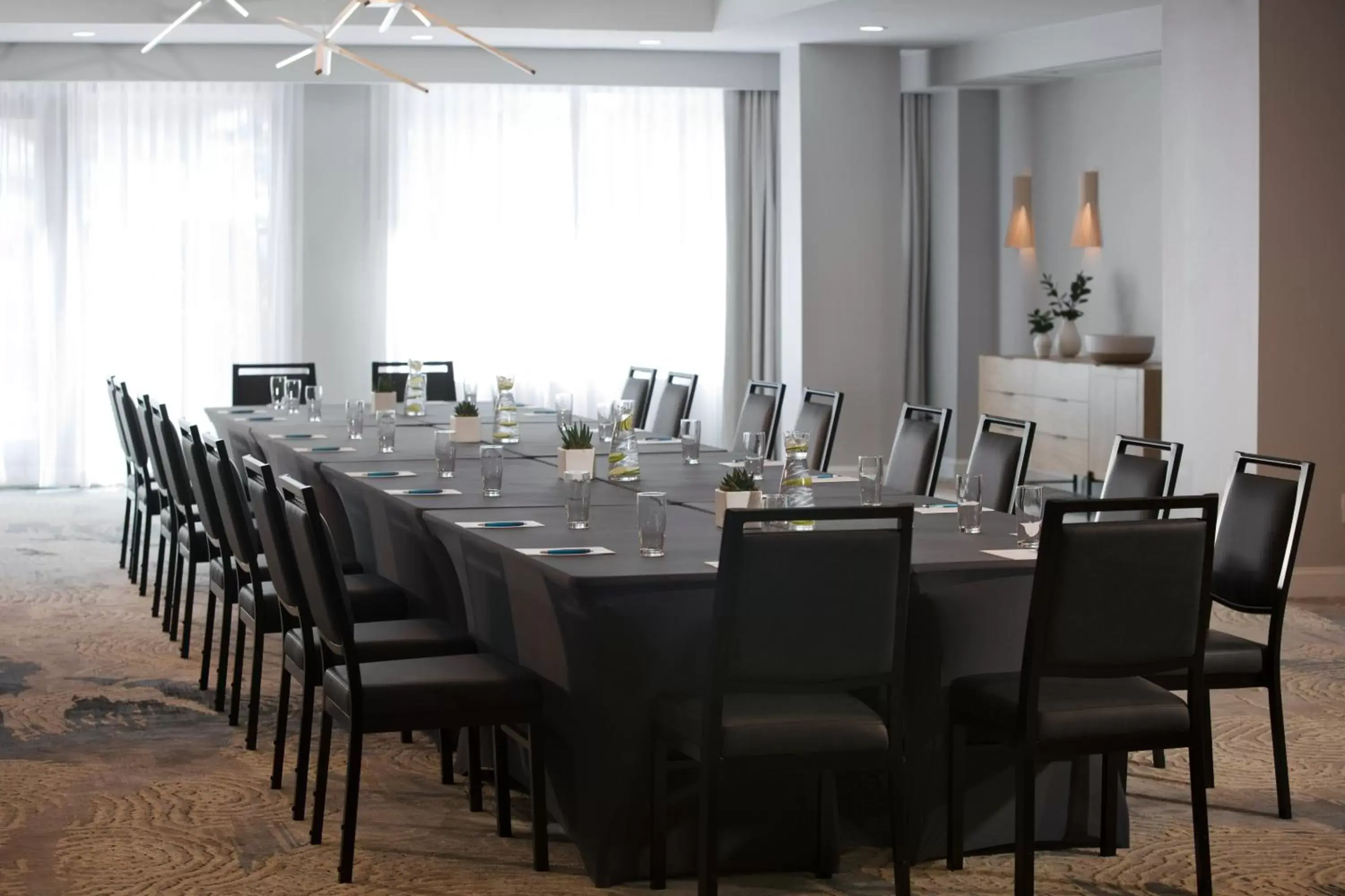 Meeting/conference room, Restaurant/Places to Eat in Glover Park Hotel Georgetown