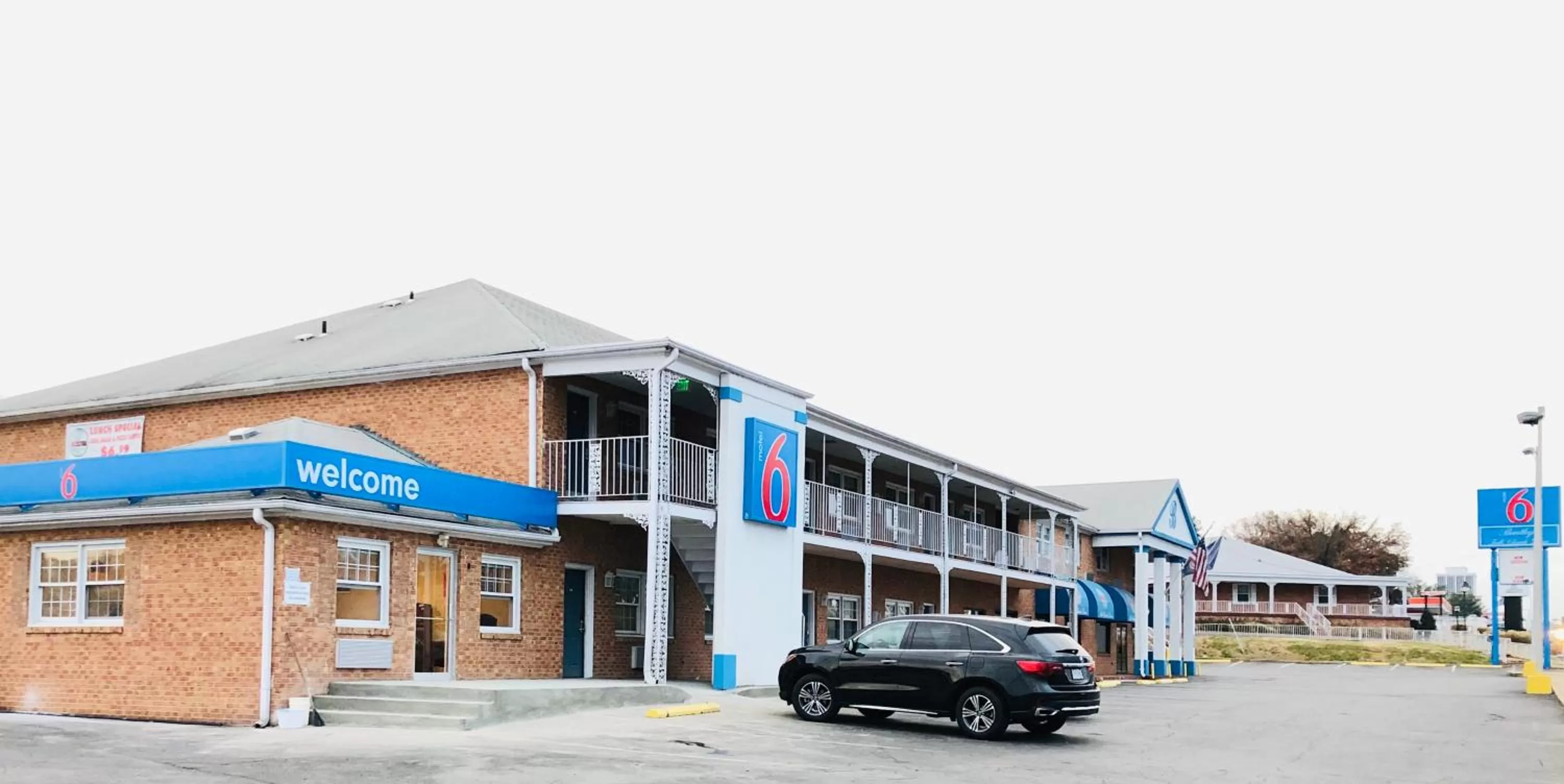 Property building in Motel 6-Falls Church, VA - Arlington Boulevard