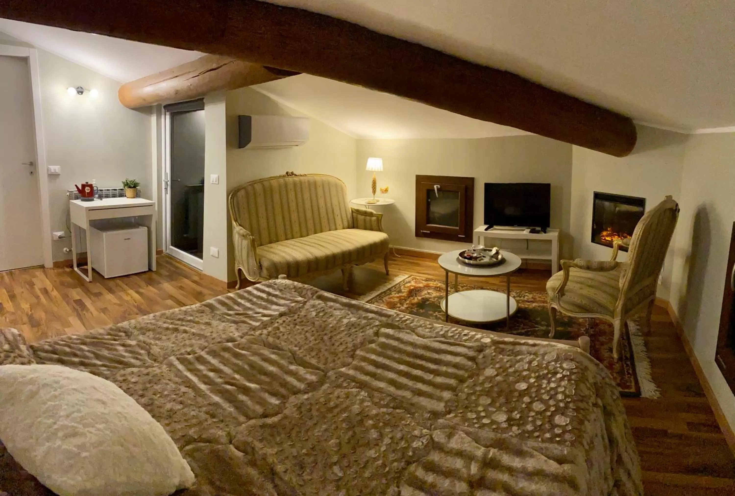 Photo of the whole room in La Casa Di Campagna Sul Garda