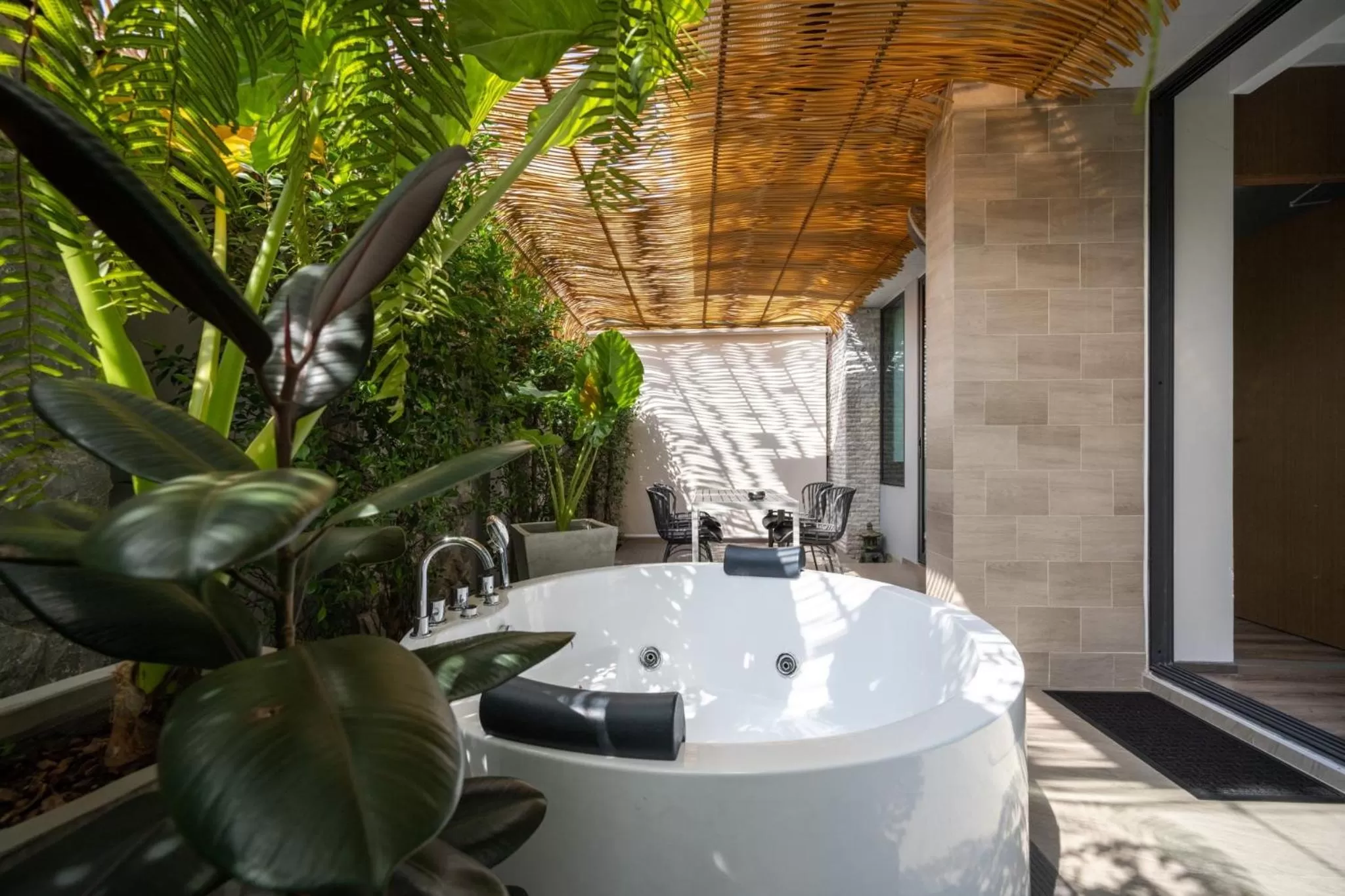 Bath in SHAN Villas Sukhumvit