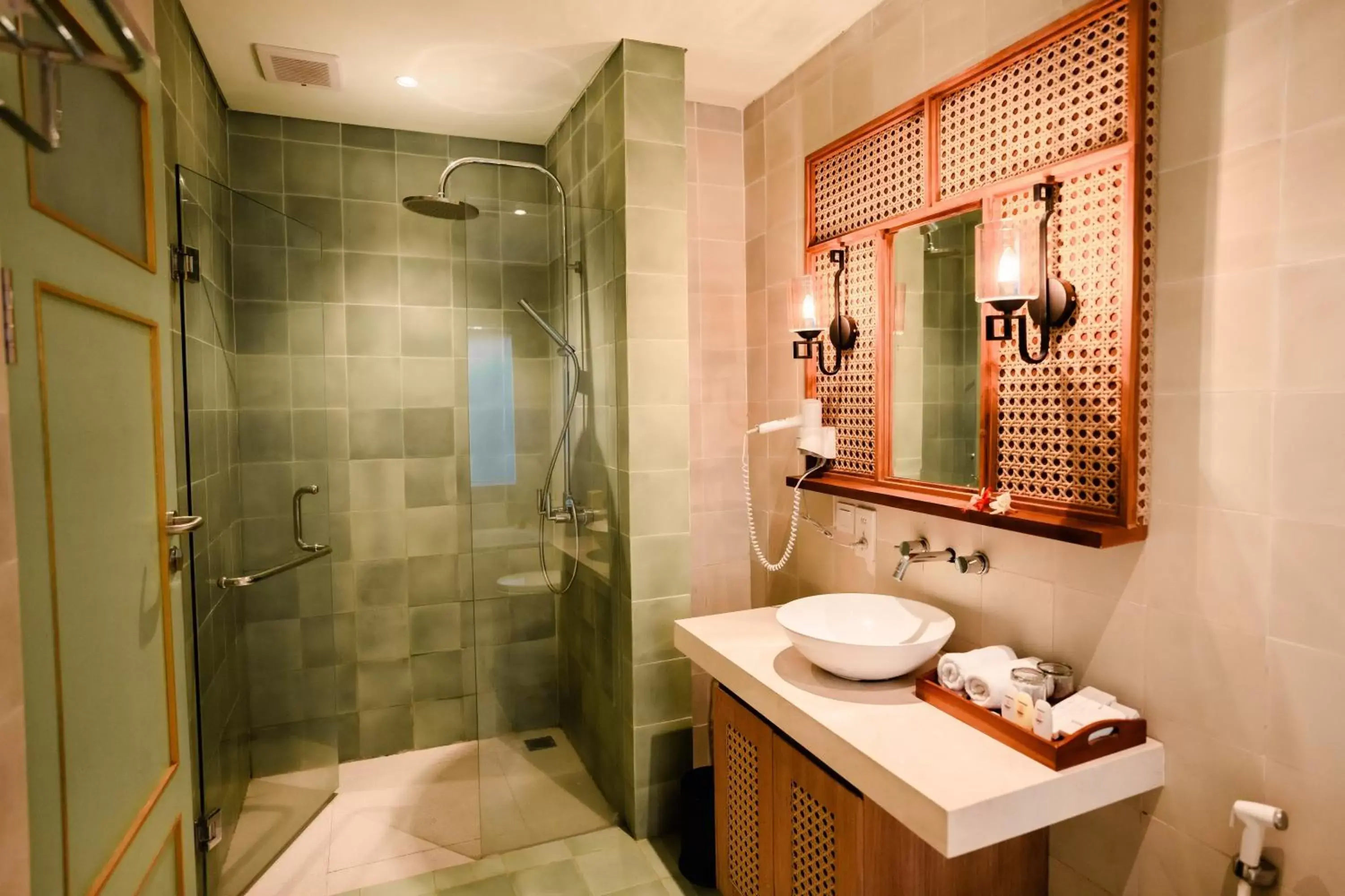 Shower, Bathroom in Fourteen Roses Boutique Hotel, Kuta