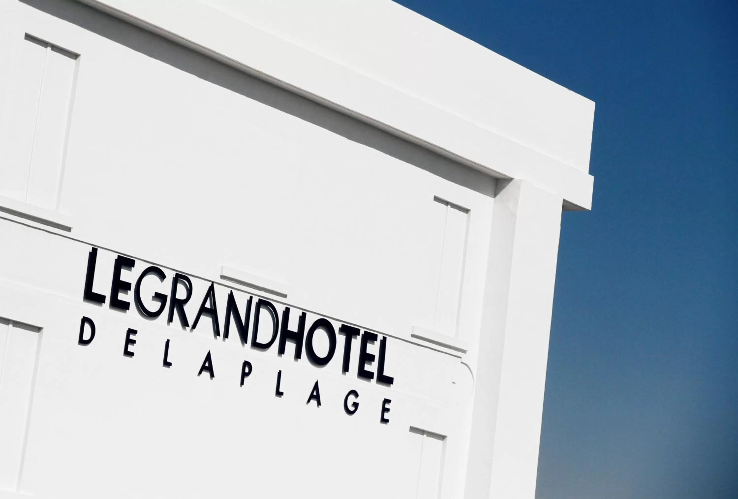 Logo/Certificate/Sign in Le Grand Hotel de la Plage