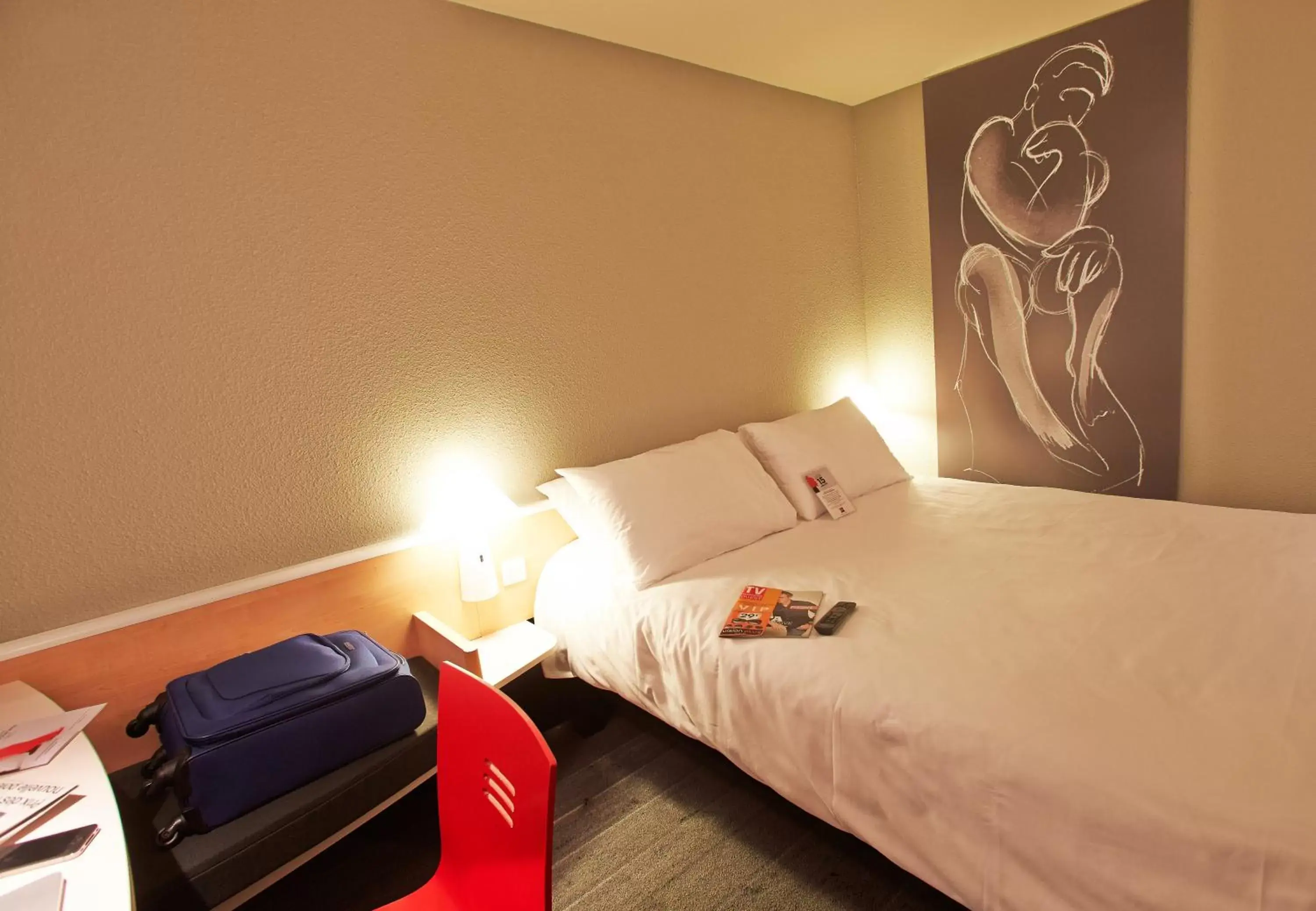 Bedroom, Bed in Ibis Auray