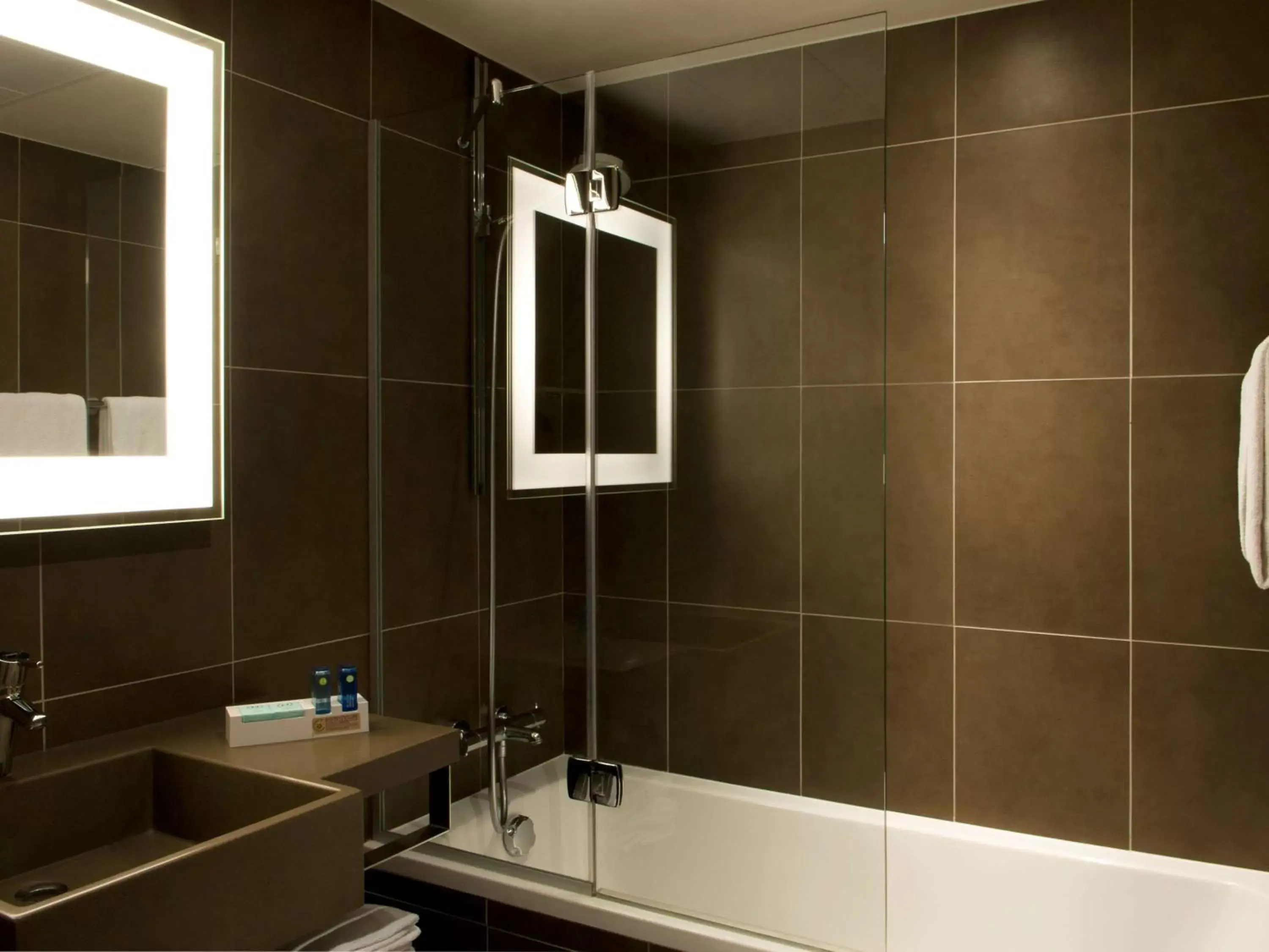 Photo of the whole room, Bathroom in Novotel Paris Charles de Gaulle Airport