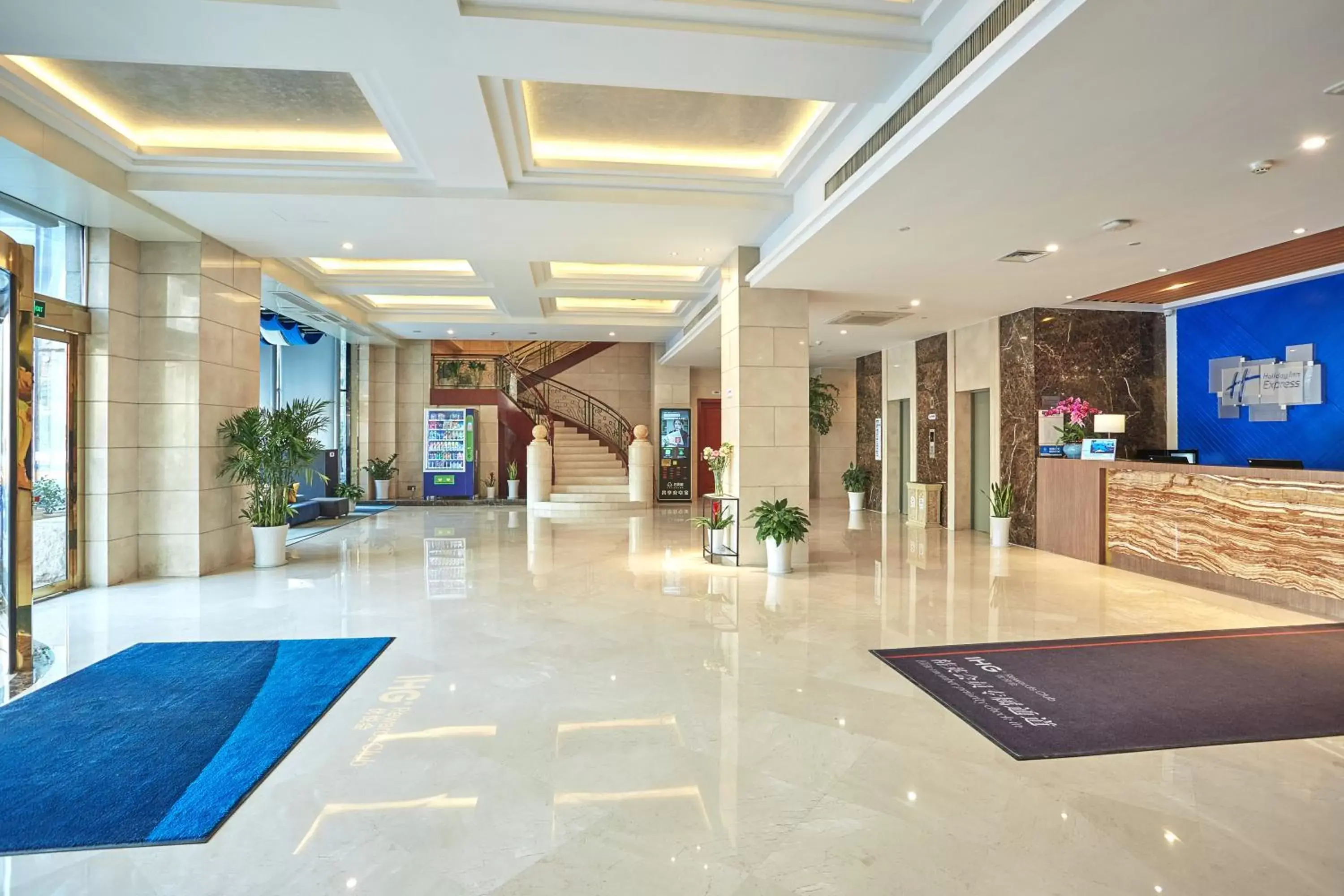 Property building, Lobby/Reception in Holiday Inn Express Nanjing Xuanwu Lake, an IHG Hotel