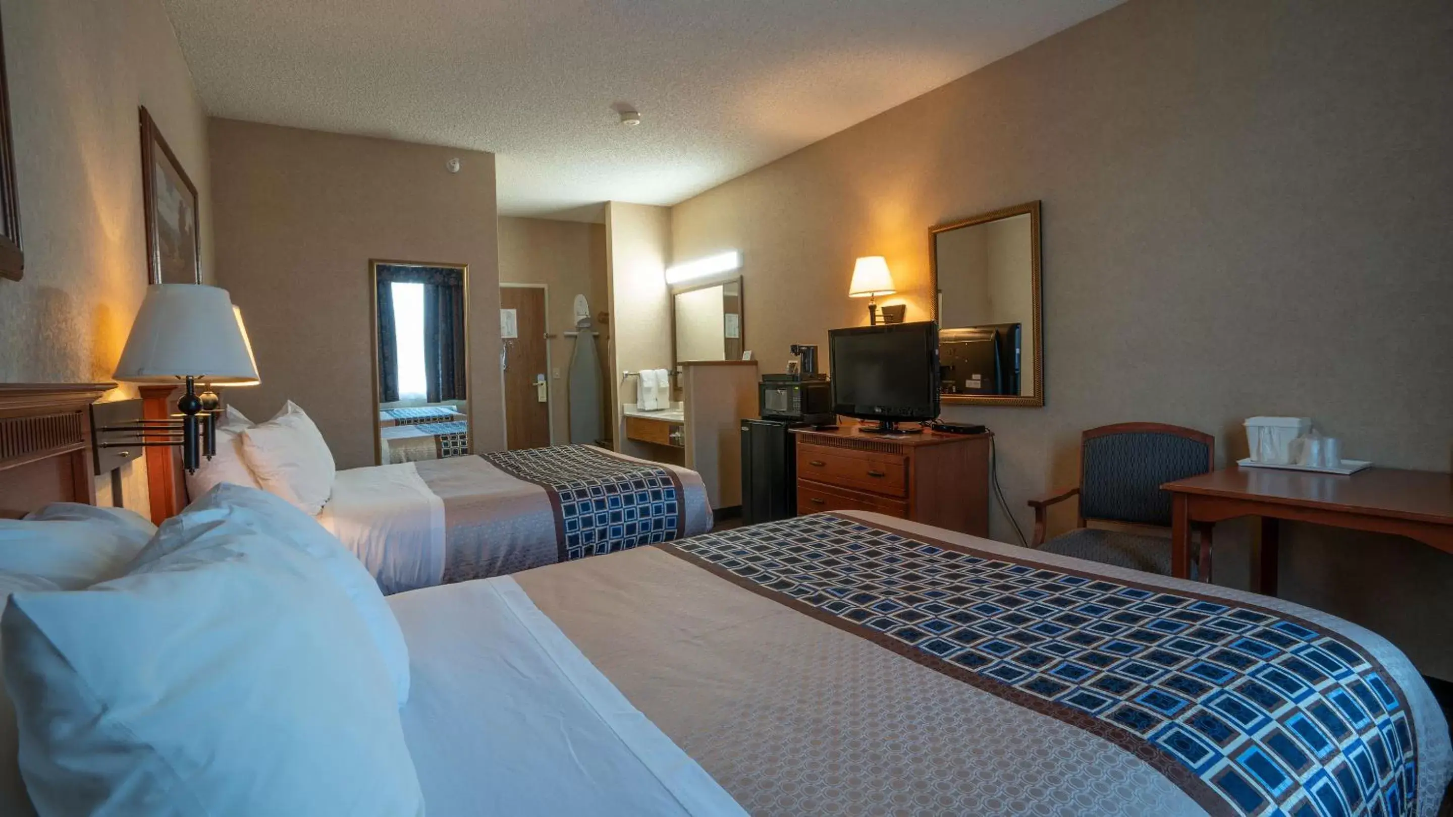 Photo of the whole room, Bed in Miles City Hotel