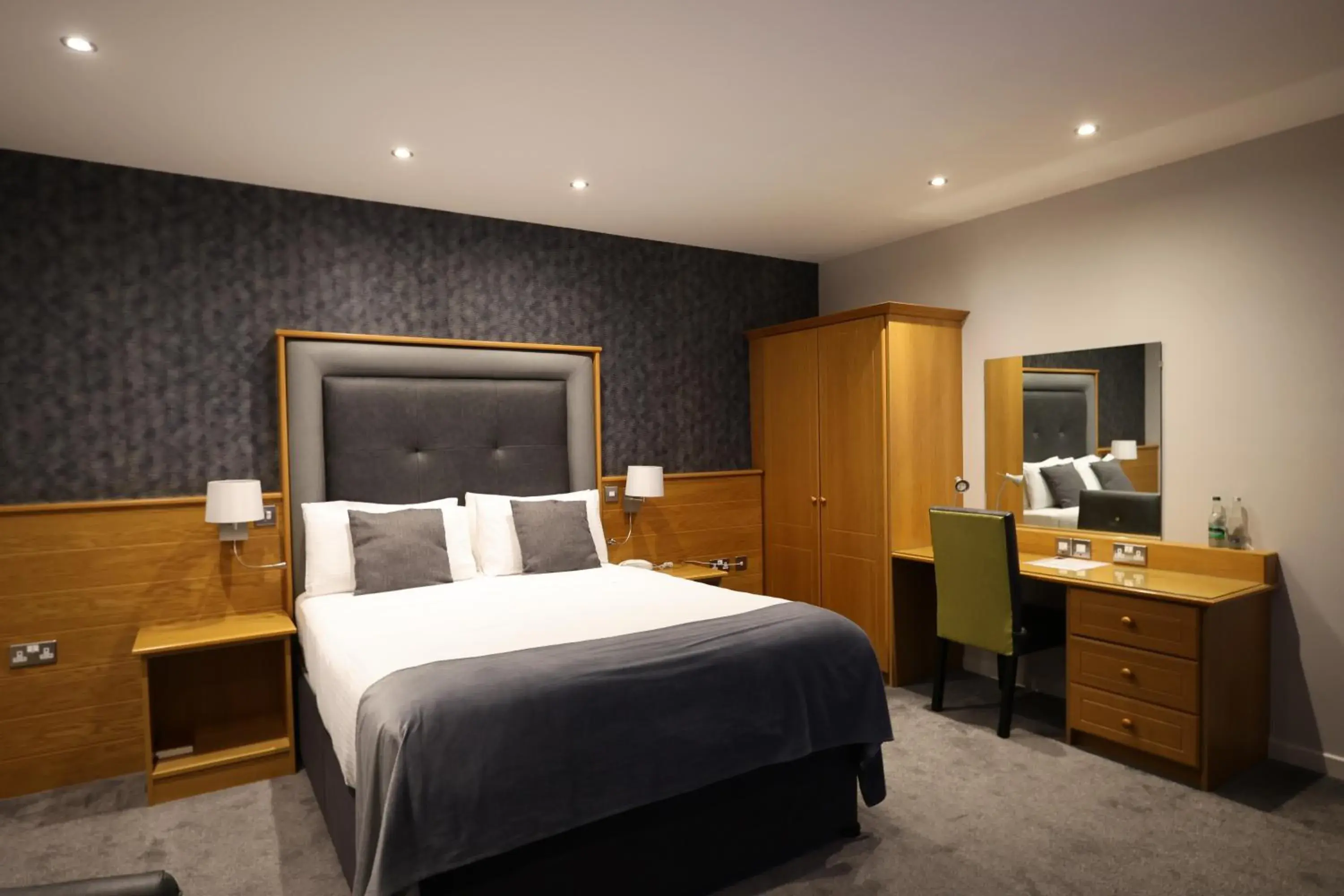 Bedroom, Bed in Glenavon House Hotel