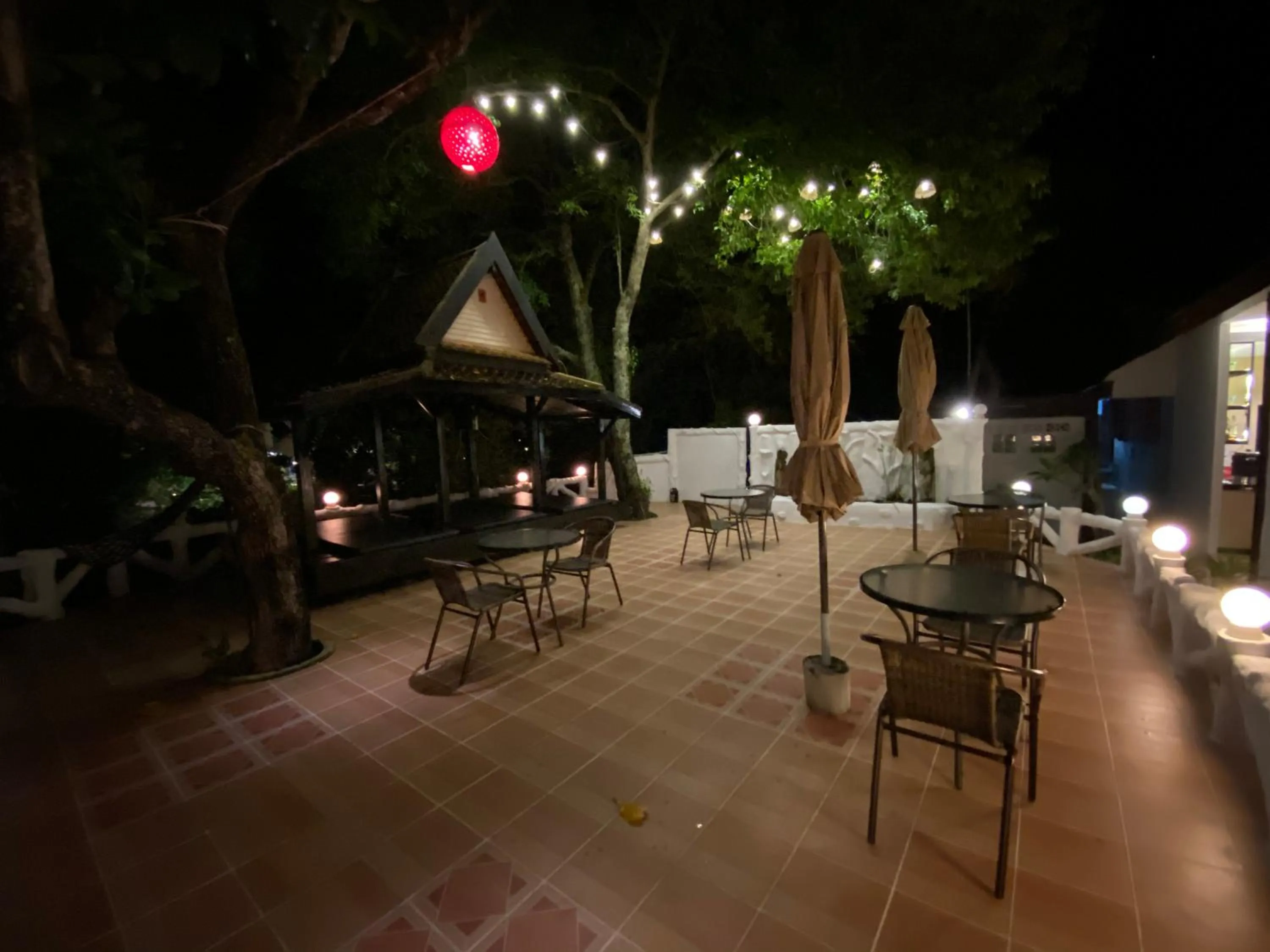 Restaurant/places to eat in Lanta IL Mare Beach Resort