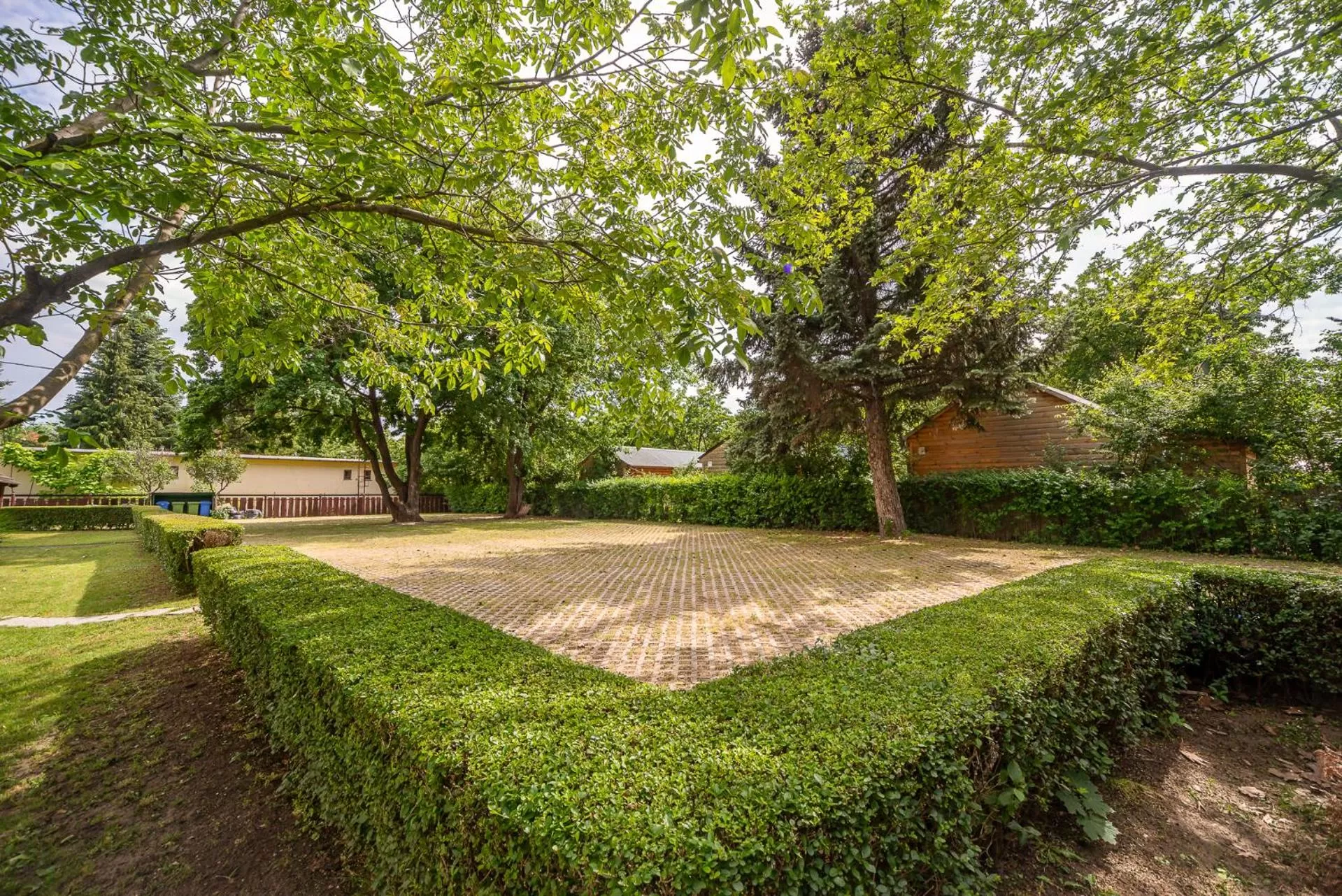 Parking in Nefelejcs Hotel