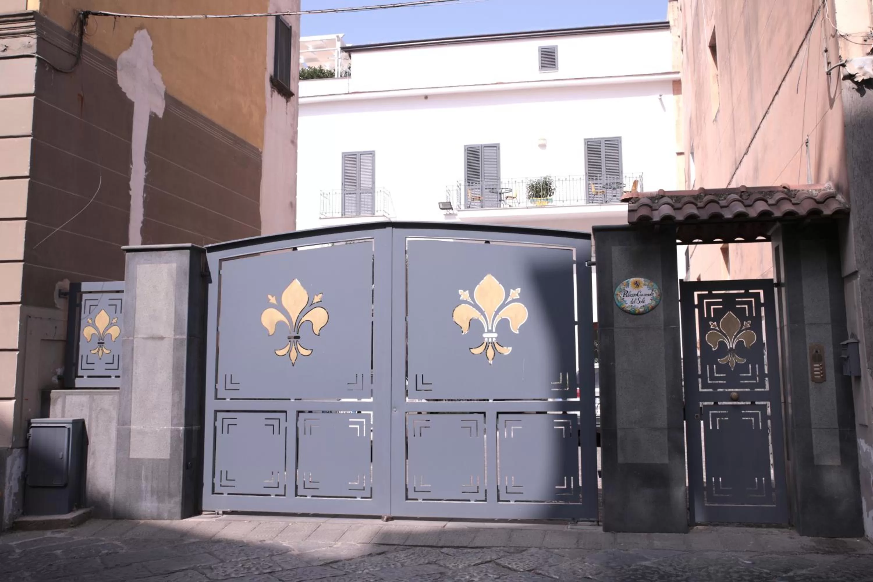 Property building in Palazzo Caracciolo del Sole