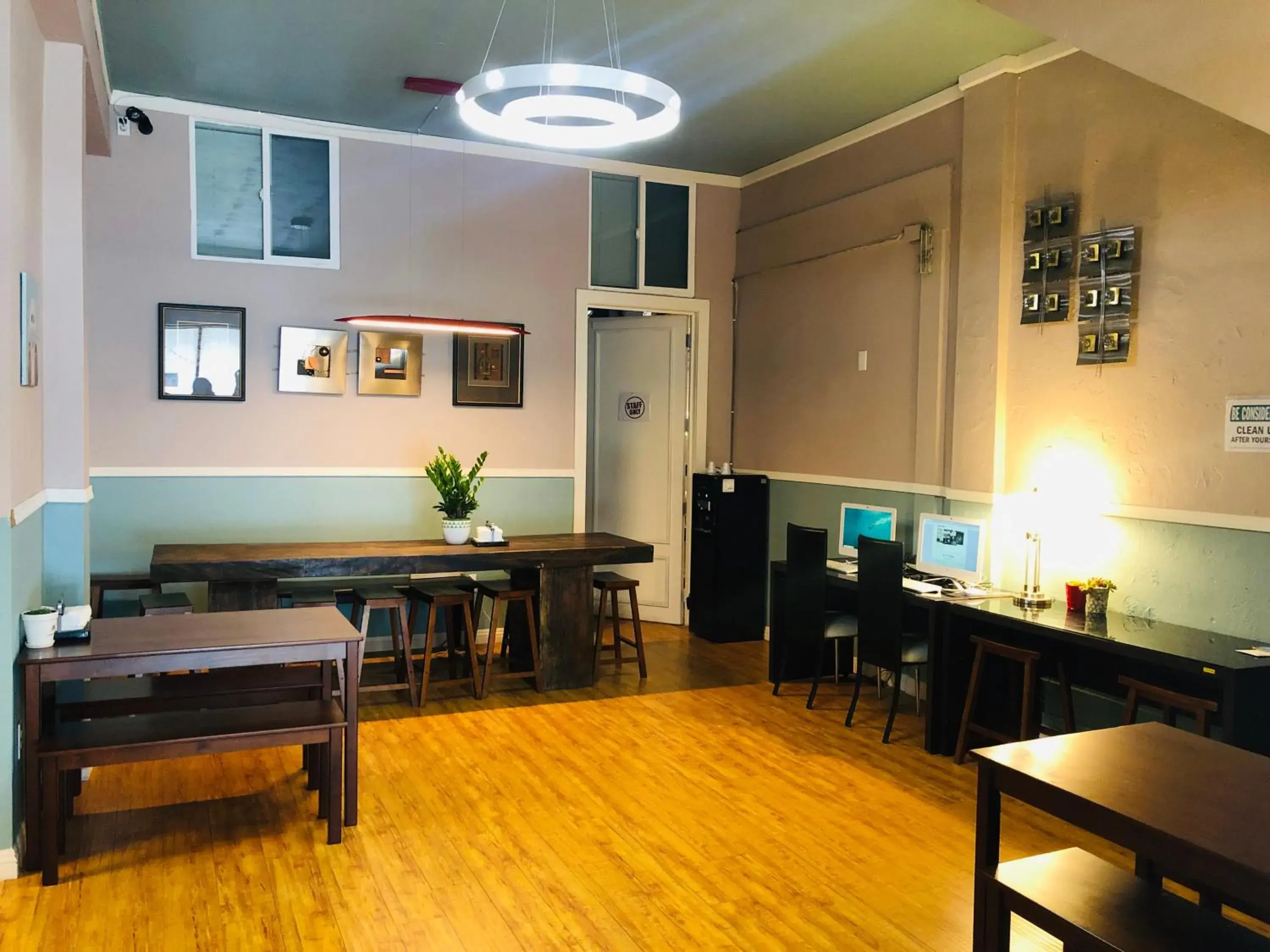 Business facilities, Restaurant/Places to Eat in Melrose Hostel
