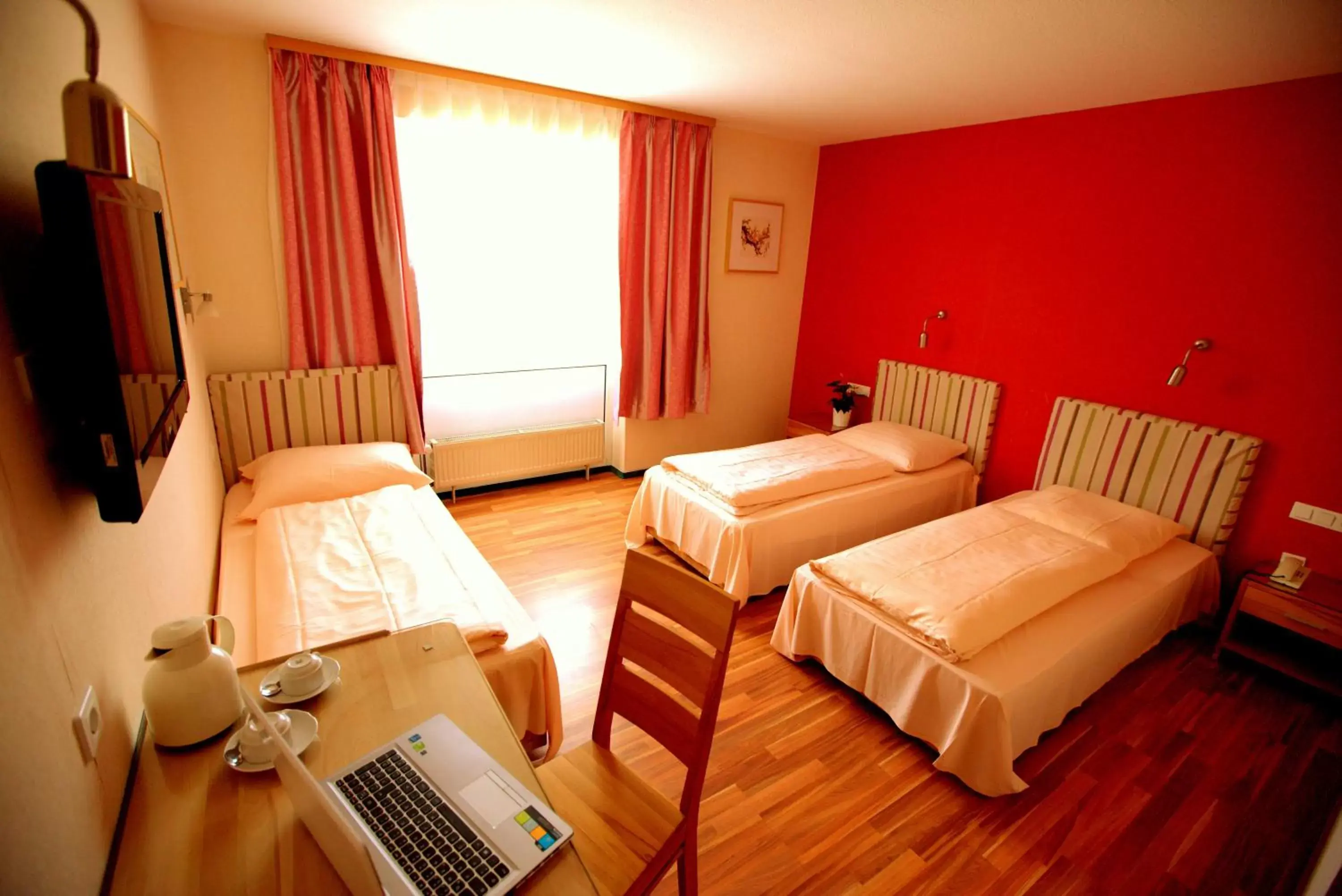 Photo of the whole room, Bed in Airport Hotel Walldorf