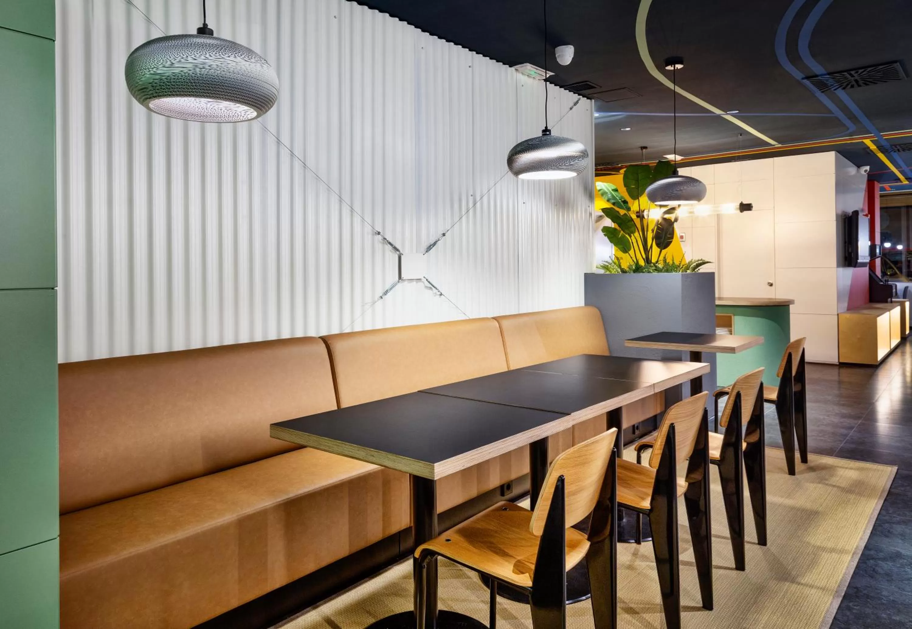 Lounge or bar in B&B HOTEL Castellón