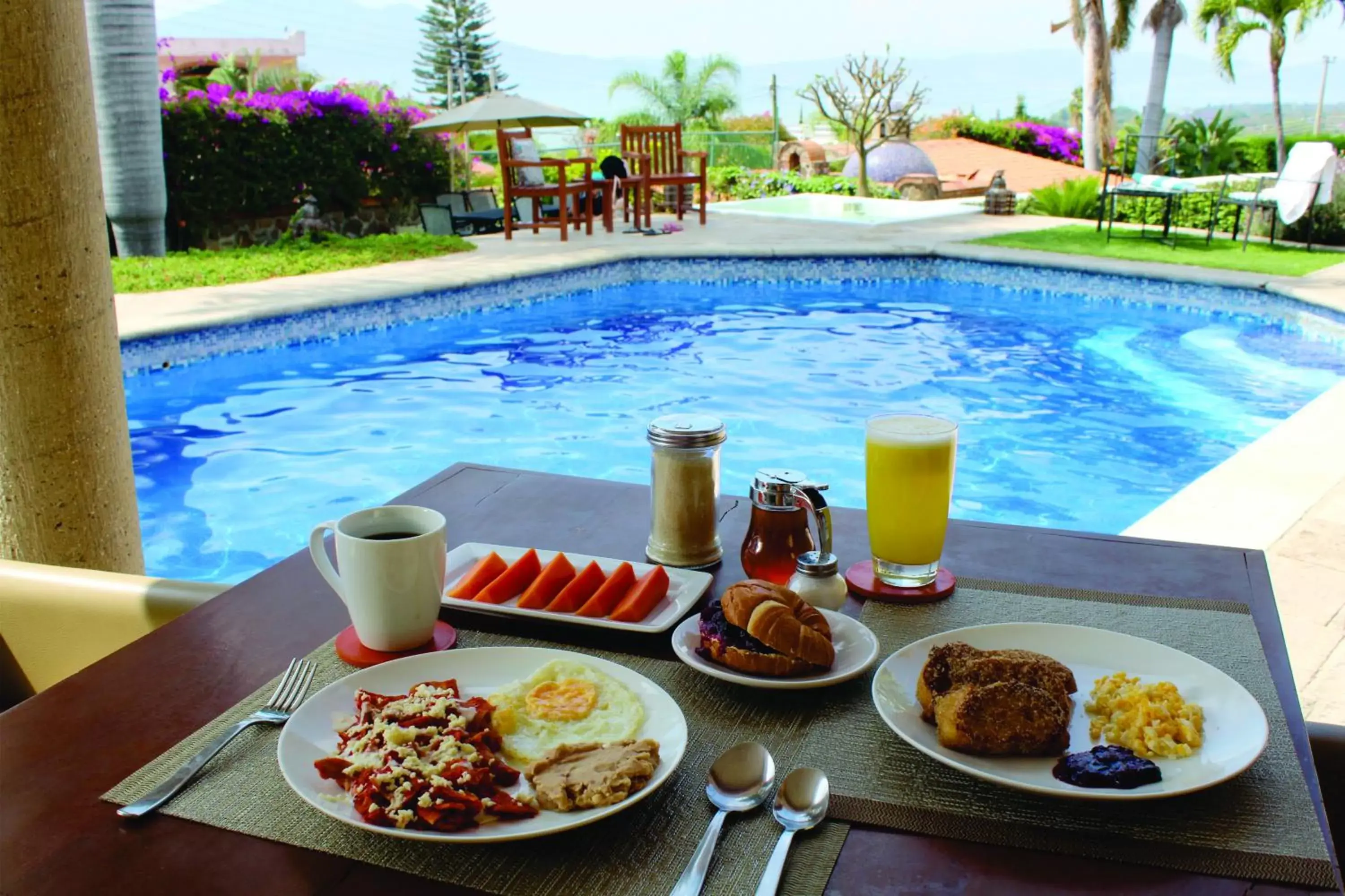 Swimming Pool in Hotel Lindo Ajijic Bed & Breakfast