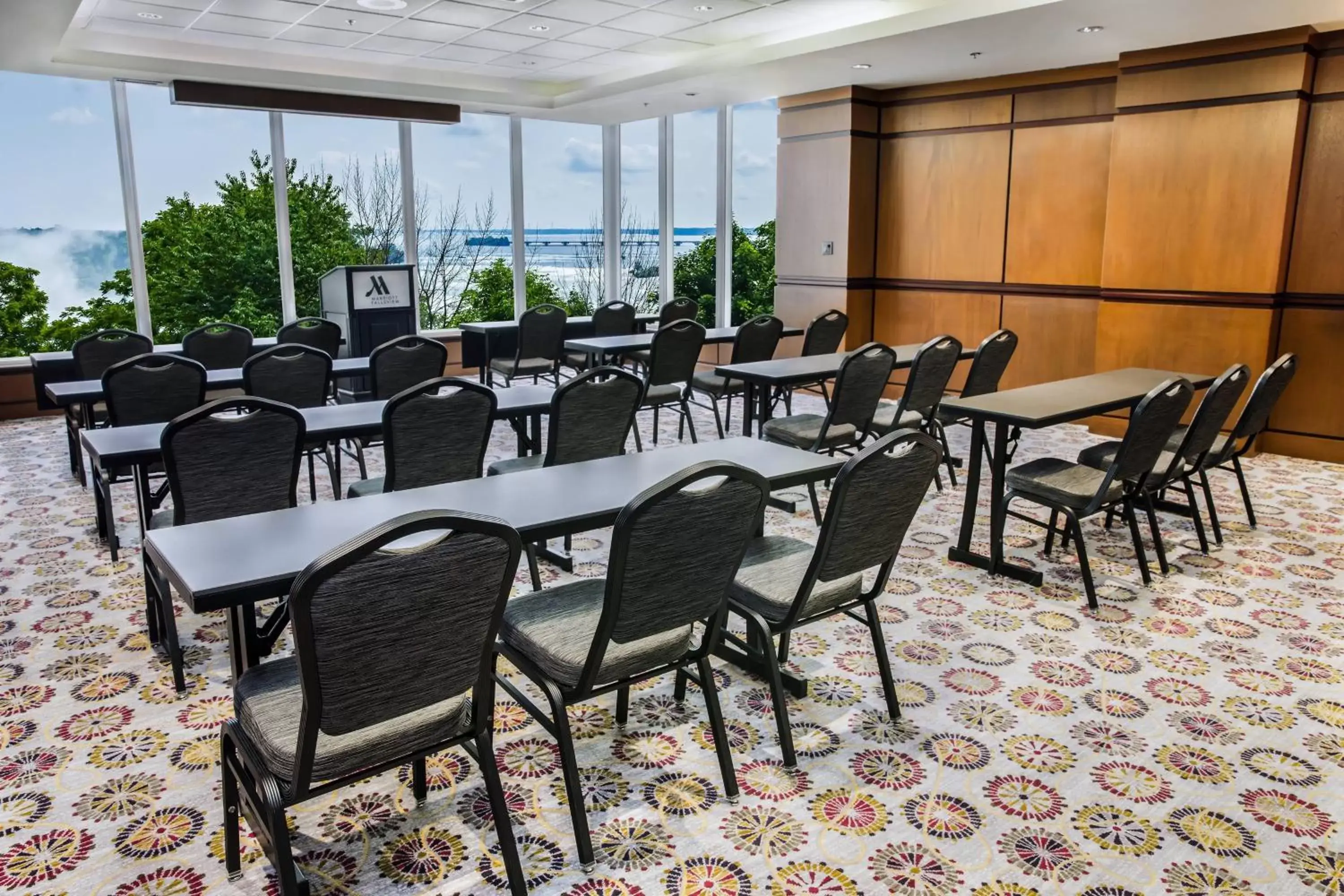 Meeting/conference room, Restaurant/Places to Eat in Niagara Falls Marriott Fallsview Hotel & Spa