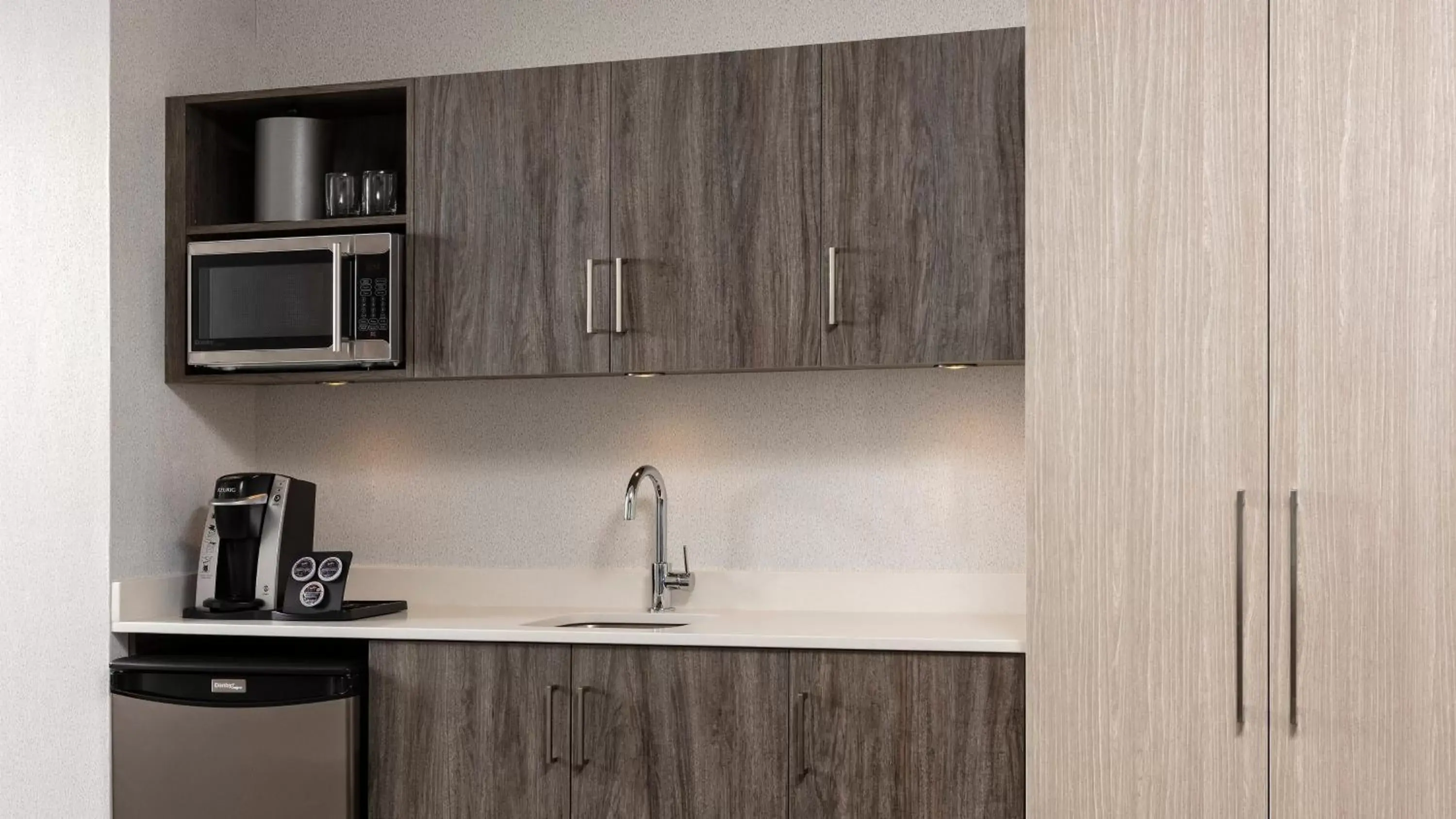 Bedroom in Holiday Inn Express Quebec City-Sainte Foy by IHG Bedroom in Holiday Inn Express Quebec City-Sainte Foy by IHG