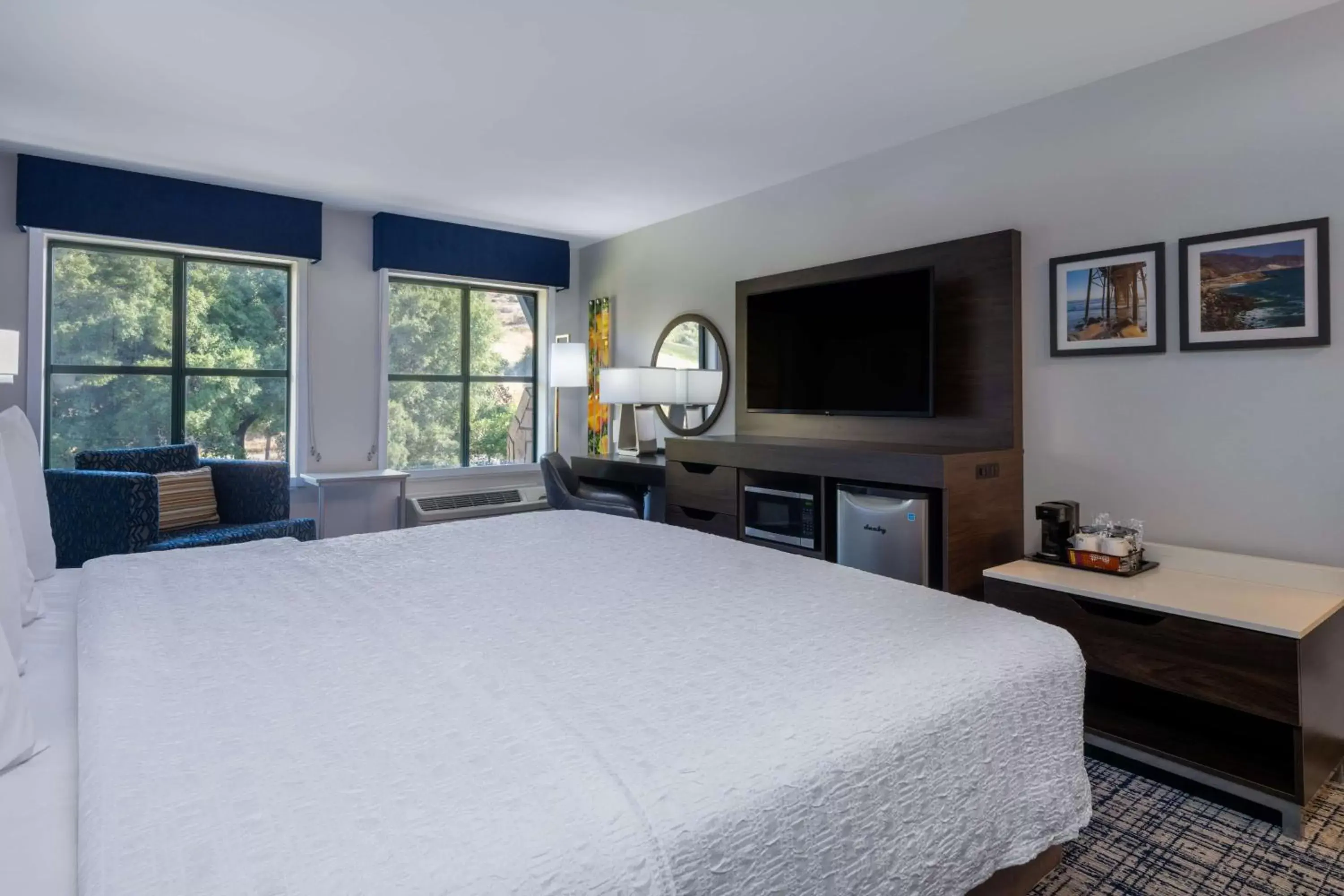 Bed in Hampton Inn & Suites Agoura Hills