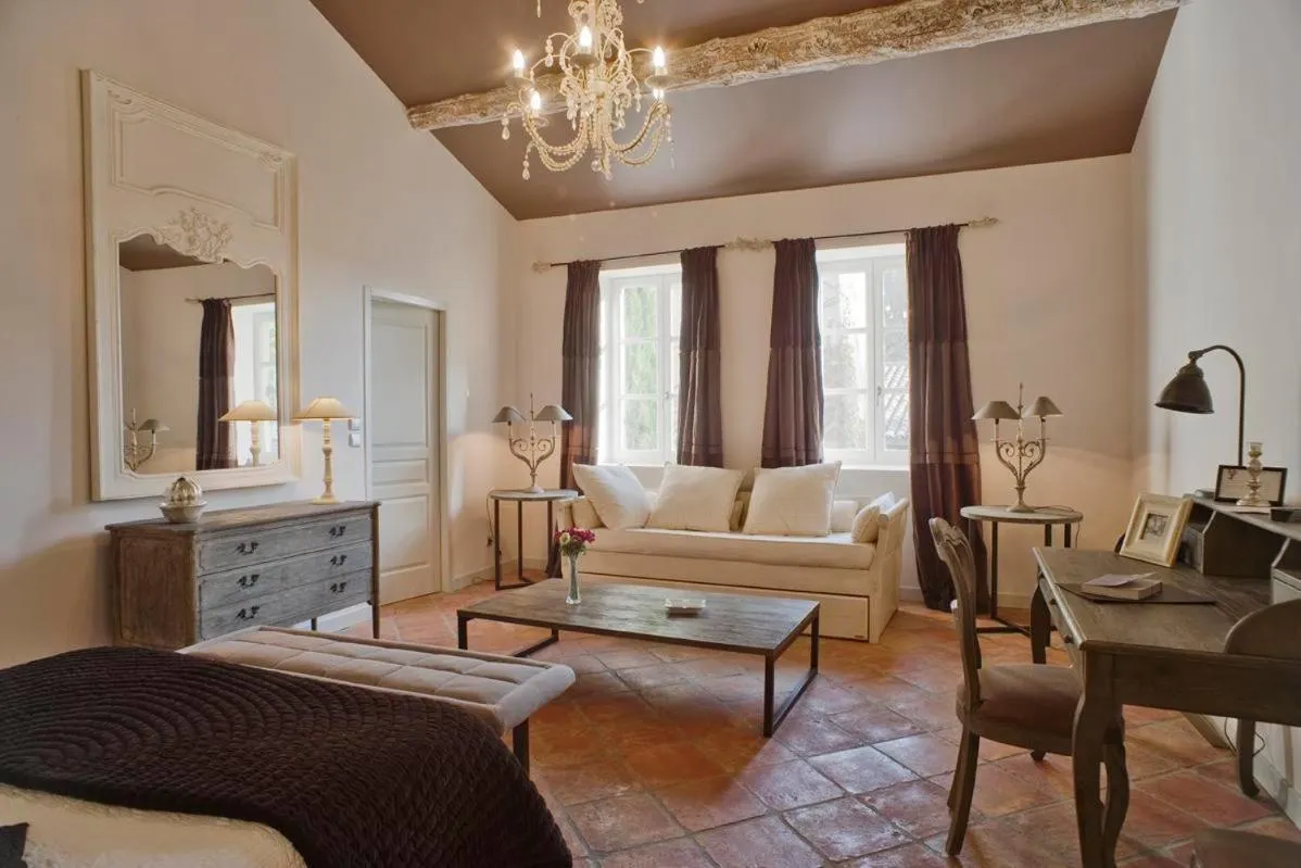 Photo of the whole room in Le Domaine Du Colombier