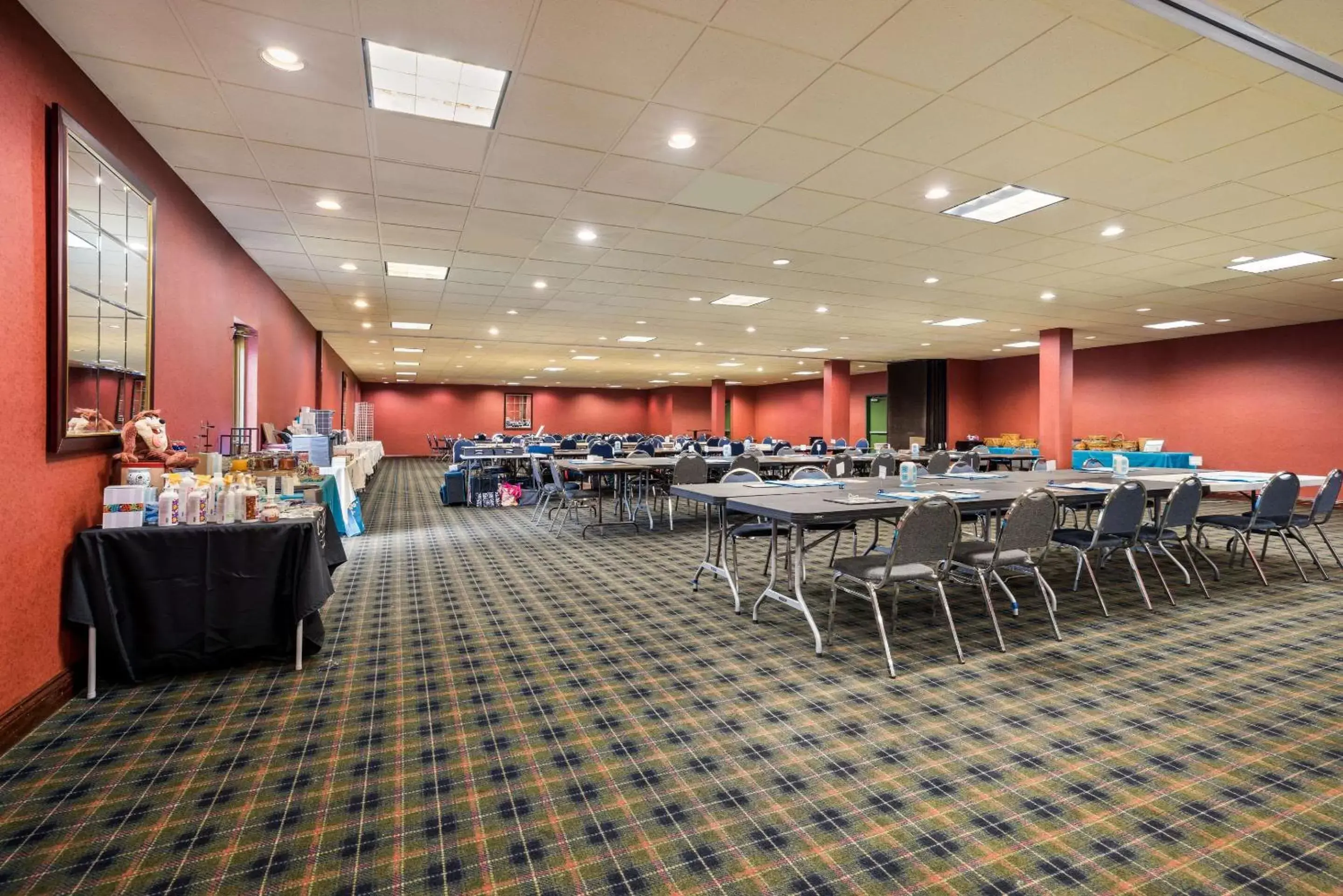 Meeting/conference room, Restaurant/Places to Eat in Quality Inn and Suites Fairgrounds - Syracuse