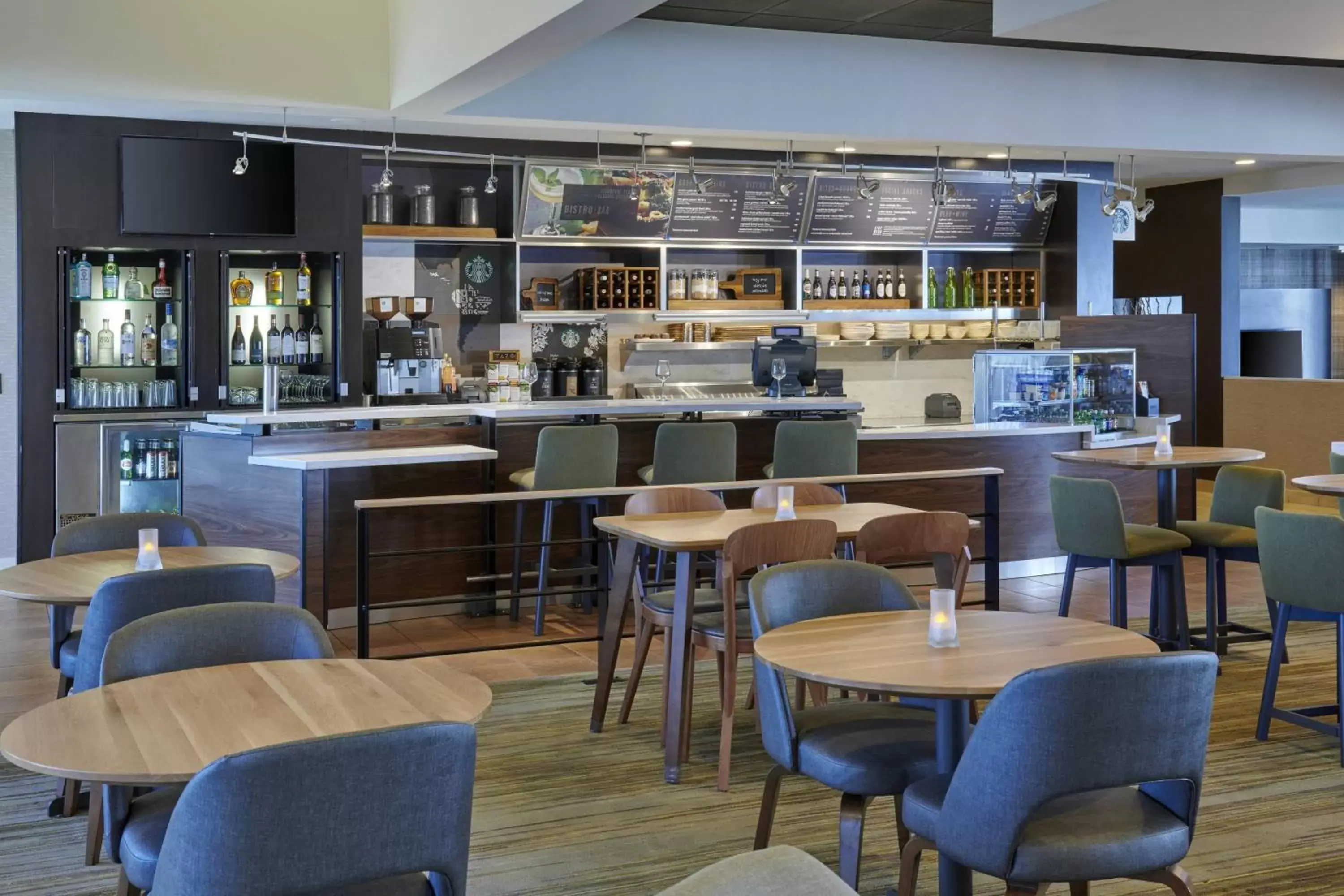 Restaurant/Places to Eat in Courtyard by Marriott Indianapolis Castleton