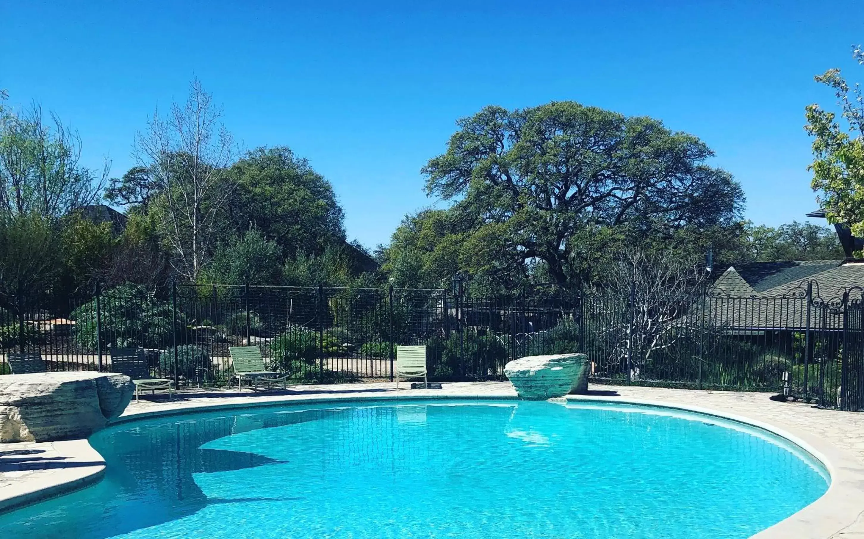 Swimming Pool in Inn Paradiso