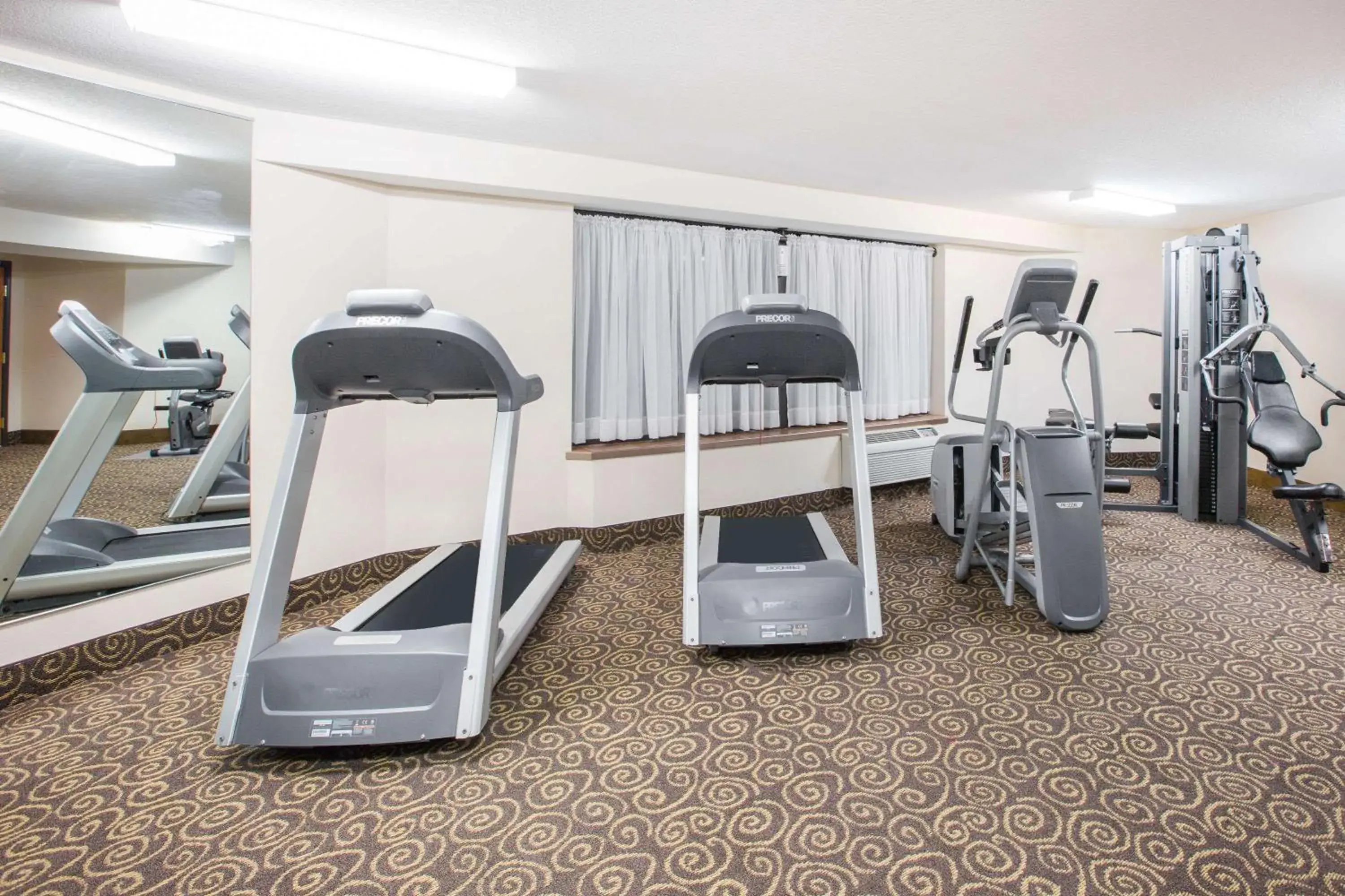 Fitness centre/facilities, Fitness Center/Facilities in Ramada by Wyndham Des Moines Tropics Resort & Conference Ctr