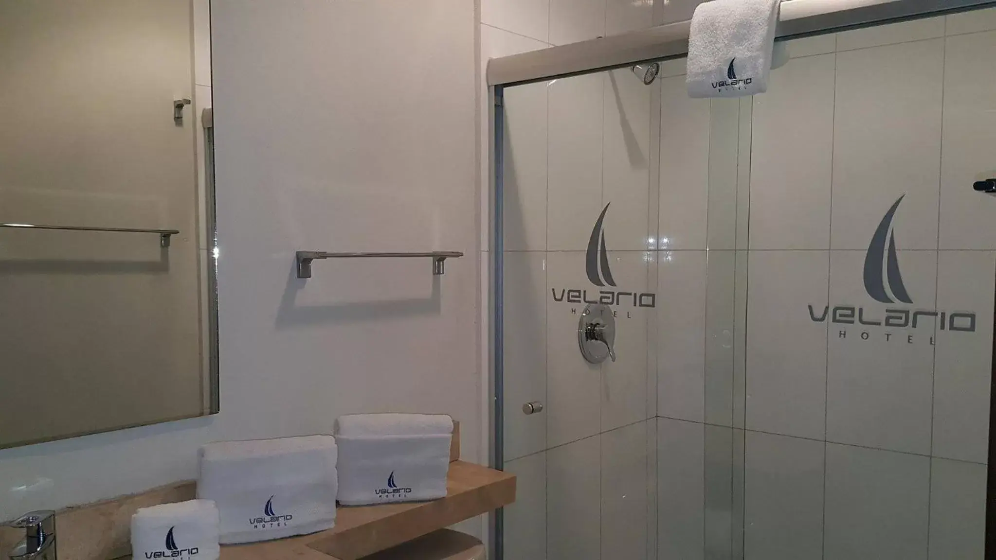 Shower, Bathroom in Hotel Velario