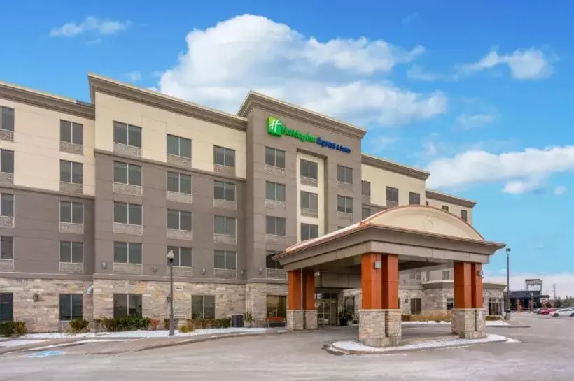 Property Building in Holiday Inn Express & Suites Vaughan-Southwest, an IHG Hotel