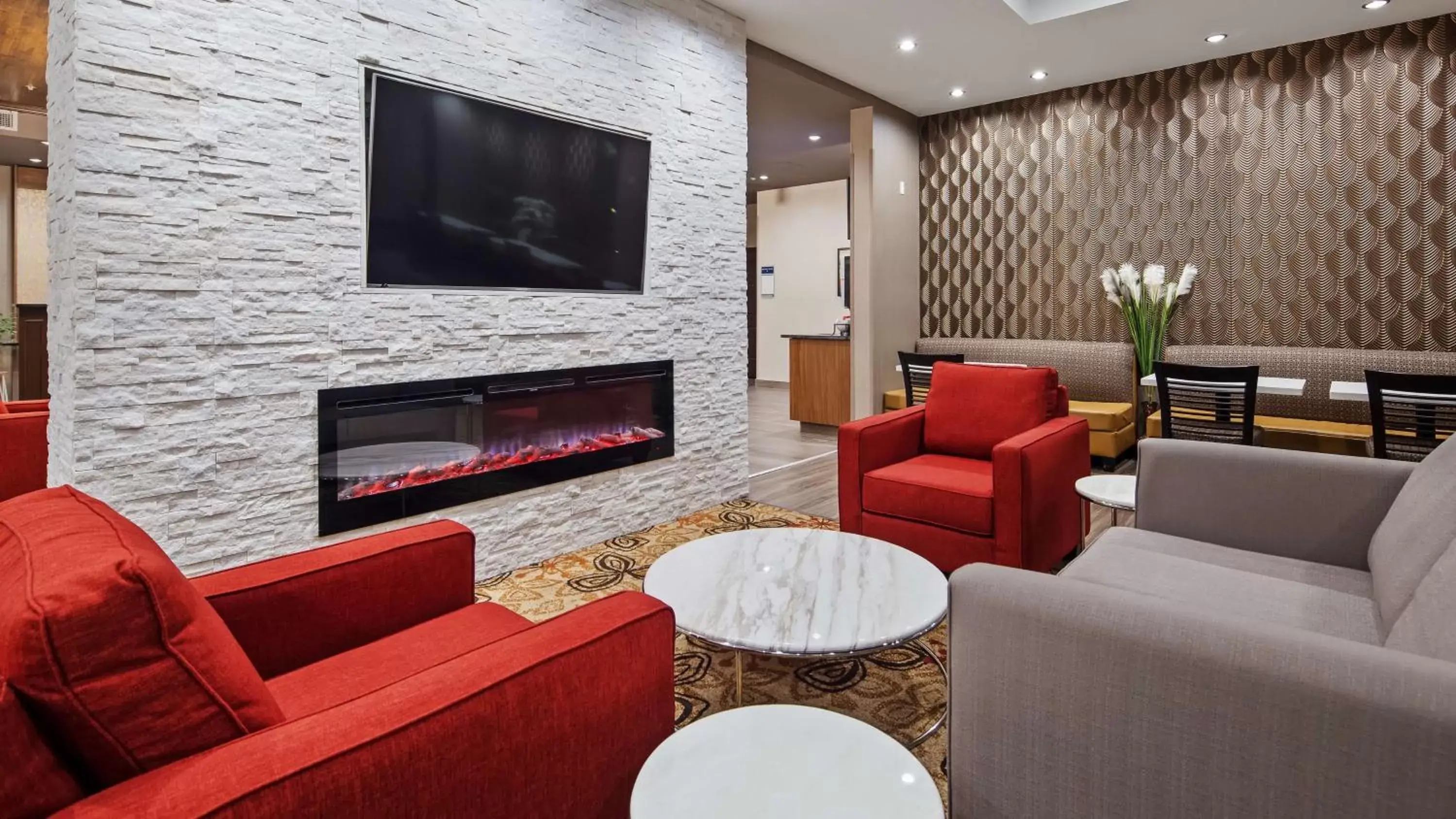 Lobby or reception, Seating Area in Best Western Plus Hinton Inn & Suites