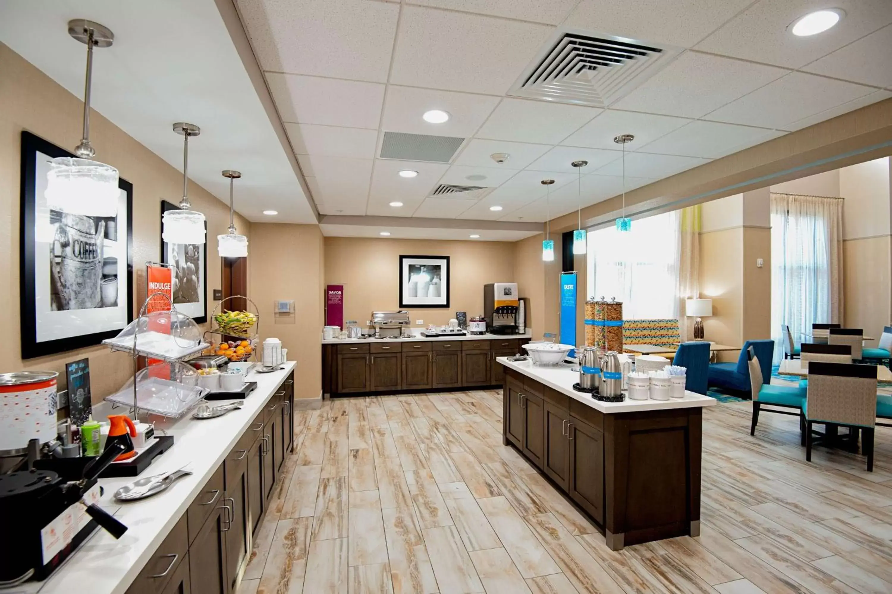 Dining area, Restaurant/Places to Eat in Hampton Inn & Suites Mary Esther-Fort Walton Beach, Fl